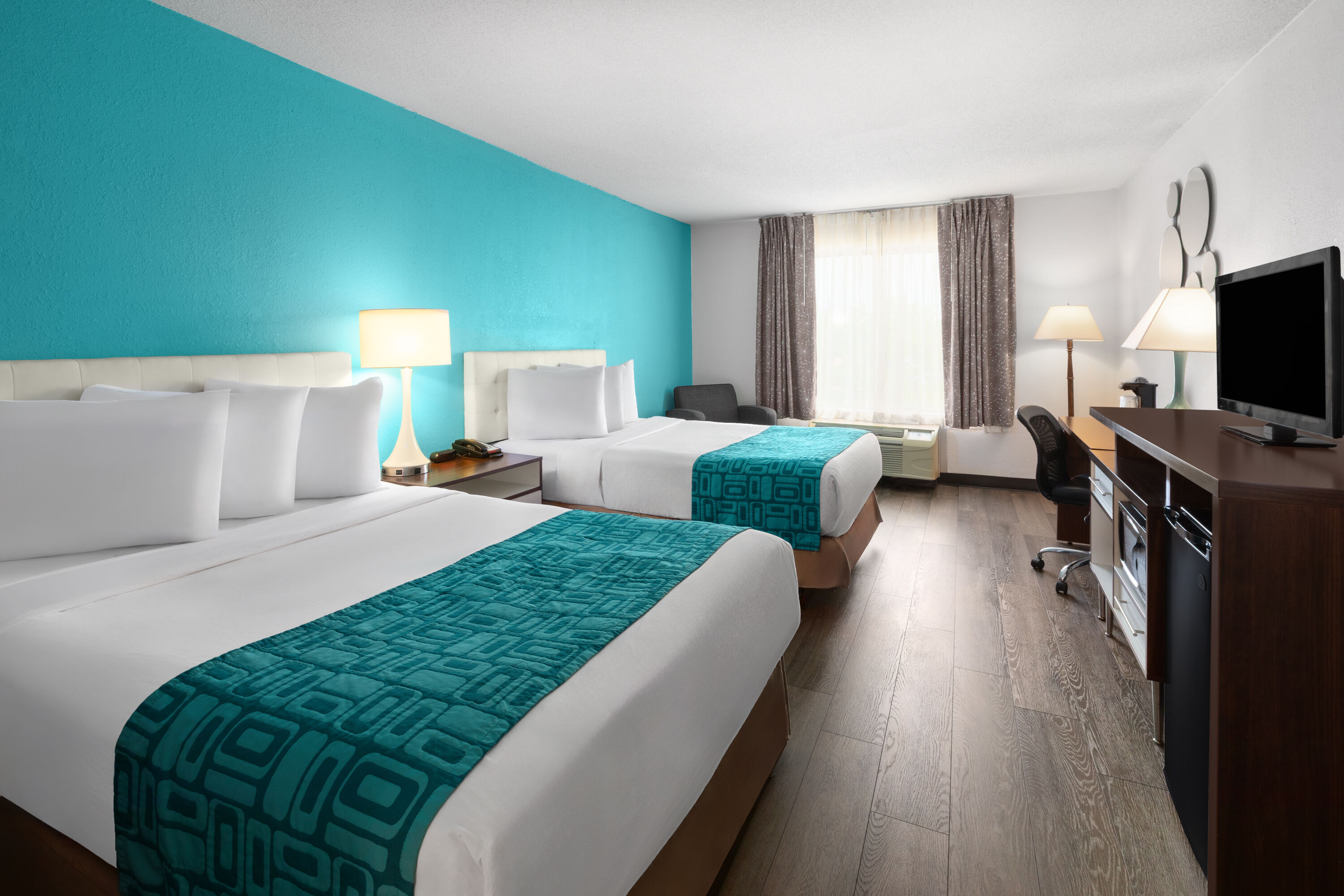 Guest room at the Howard Johnson by Wyndham Romulus Detroit Metro Airport in Romulus, Michigan