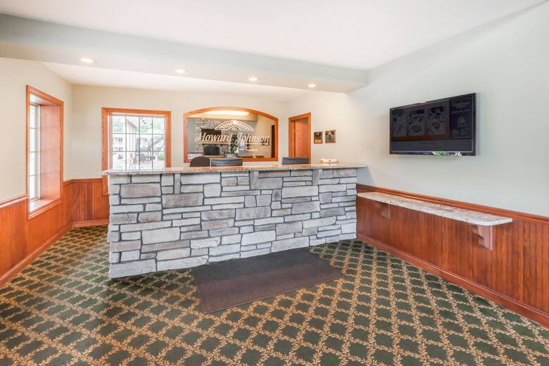 Howard Johnson Of Traverse City hotel lobby in Traverse City, Michigan