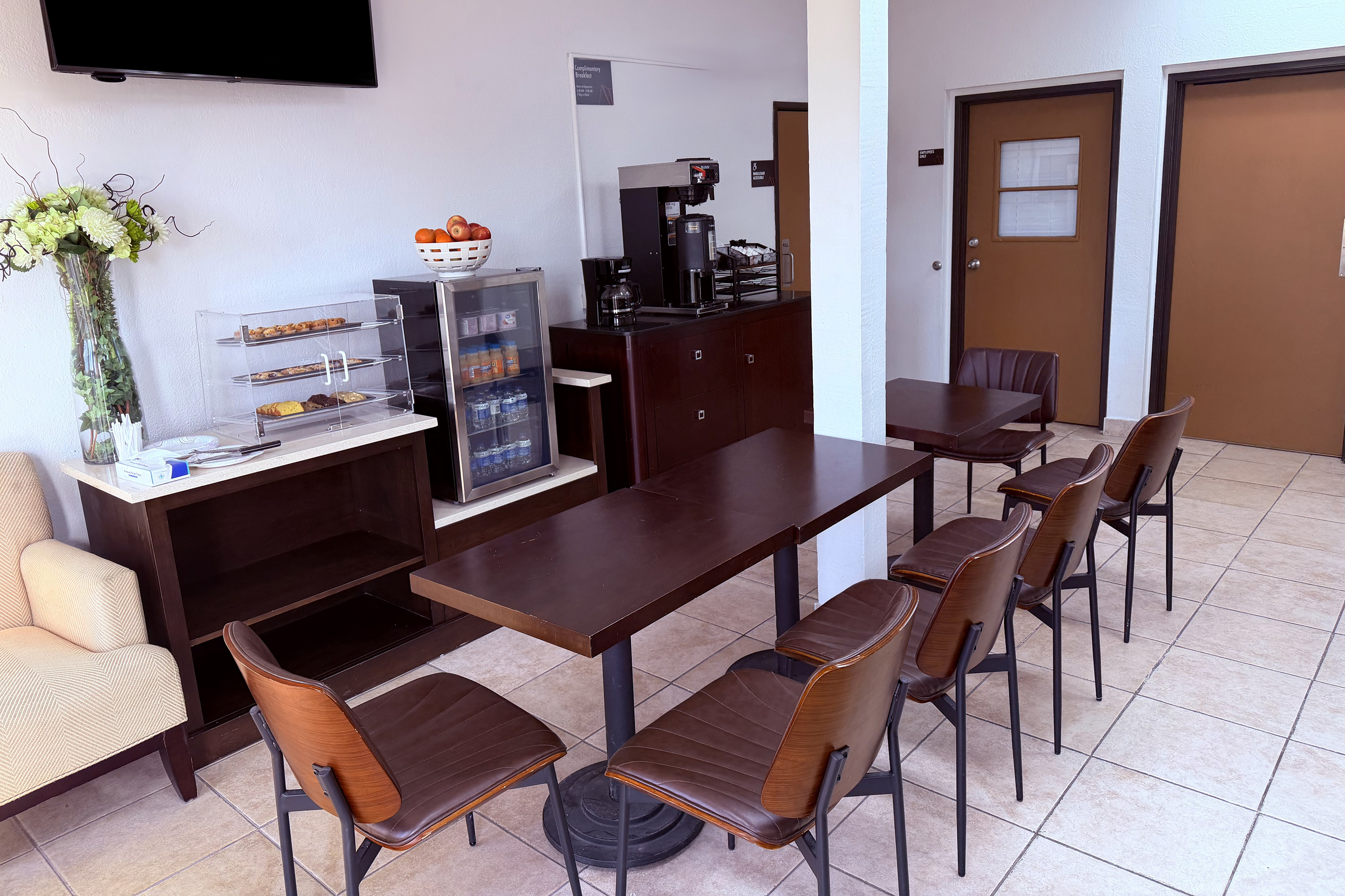 Free breakfast at Howard Johnson by Wyndham Albert Lea in Albert Lea, Minnesota