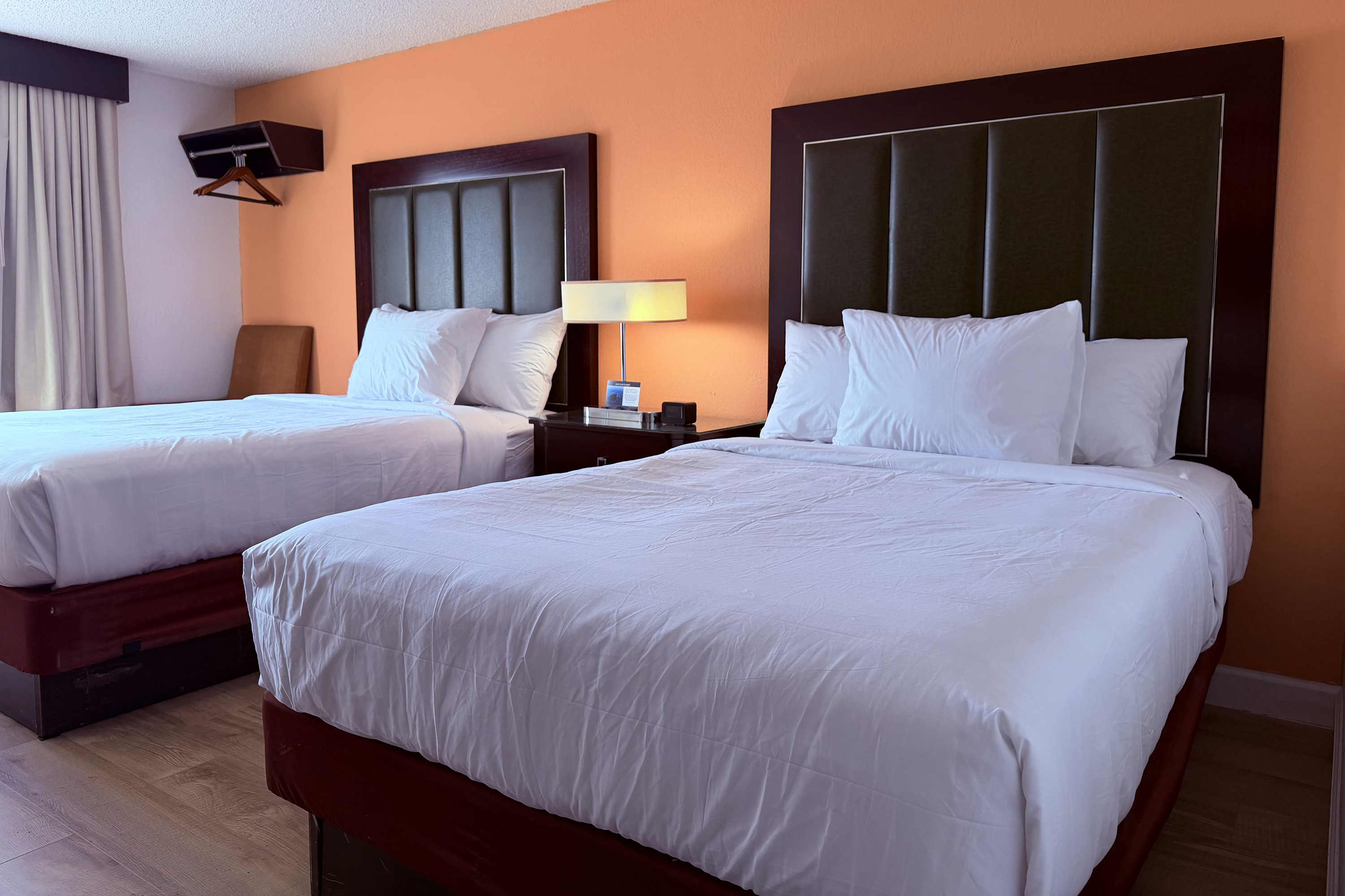 Guest room at the Howard Johnson by Wyndham Albert Lea in Albert Lea, Minnesota
