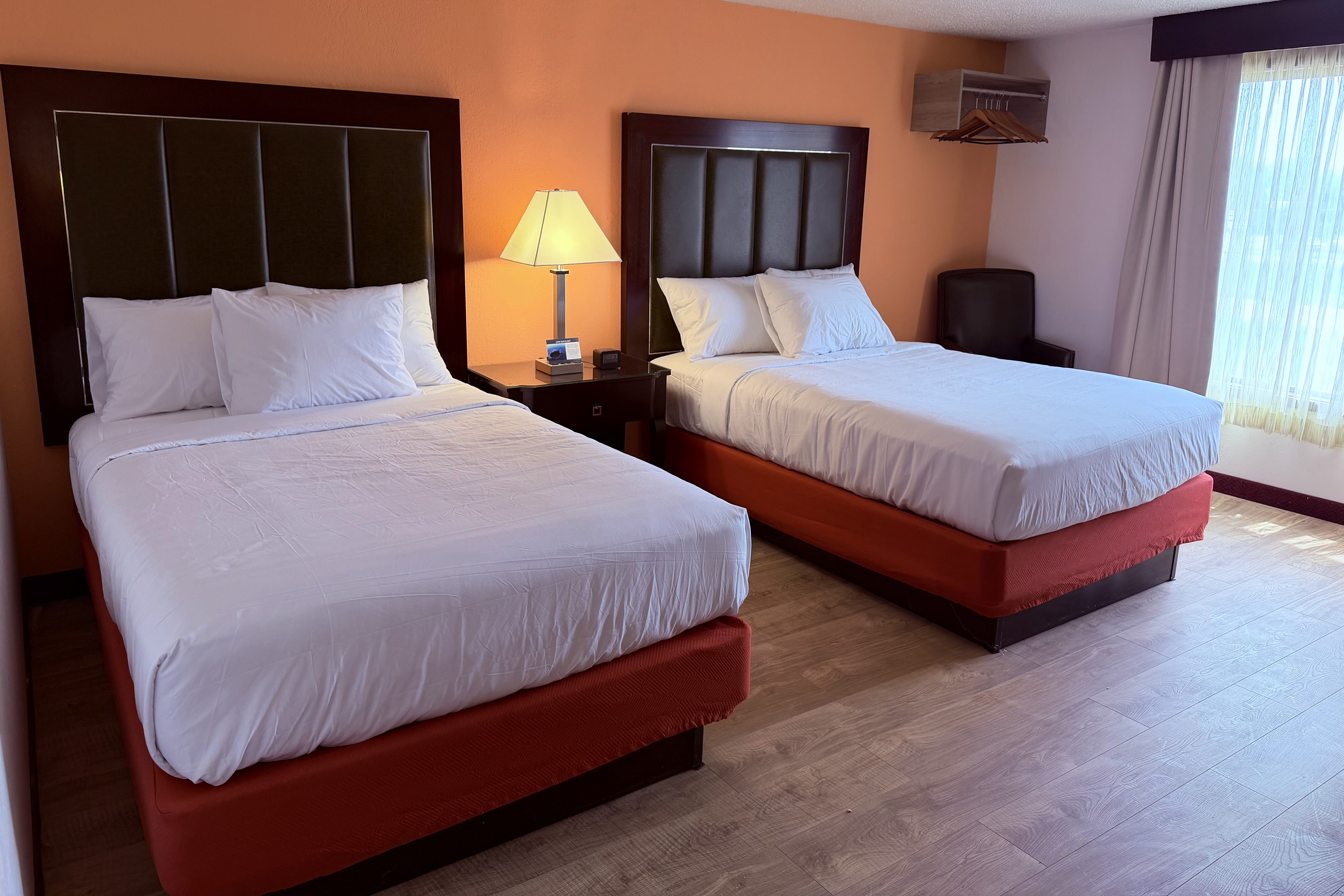 Guest room at the Howard Johnson by Wyndham Albert Lea in Albert Lea, Minnesota