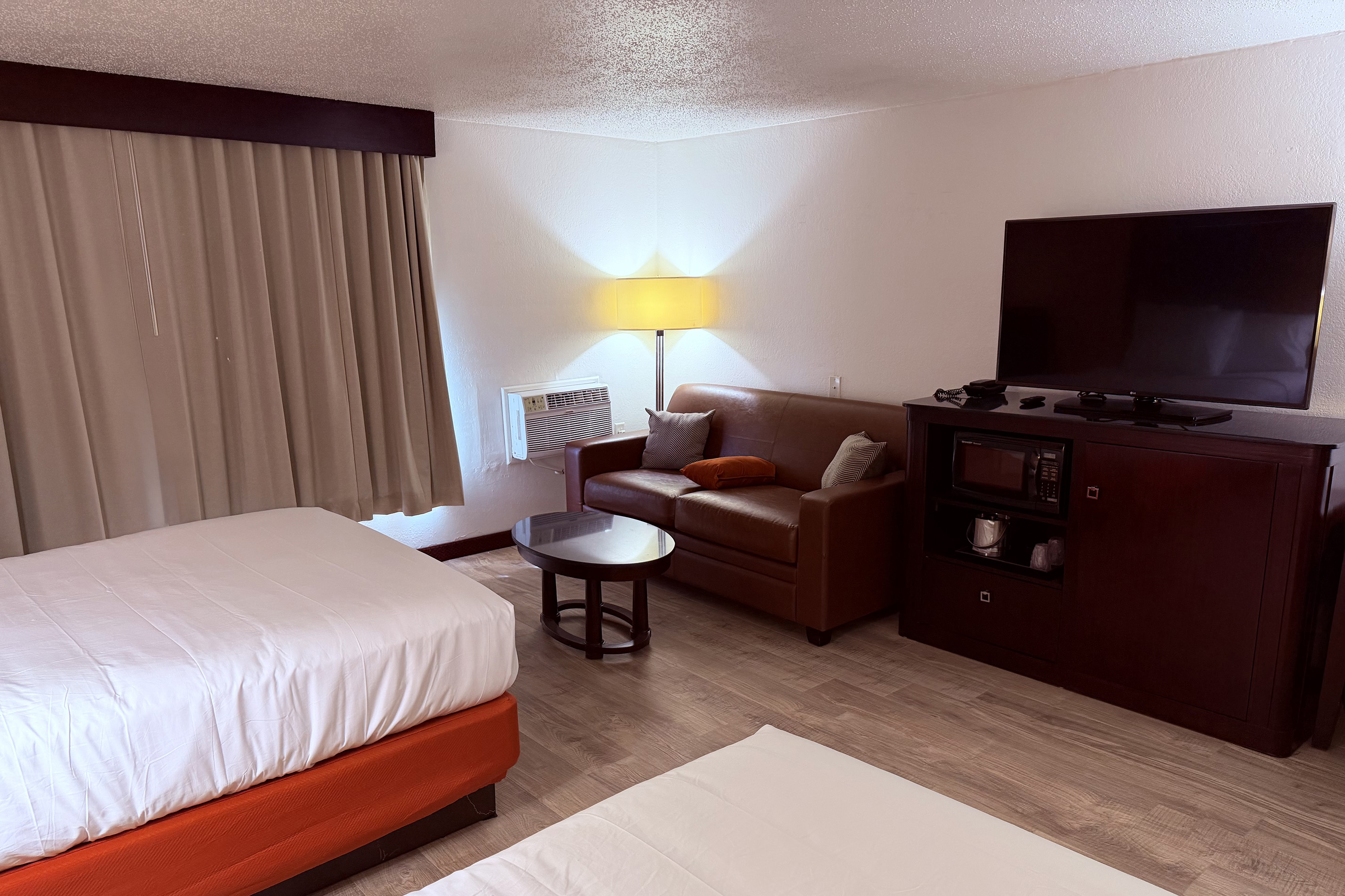 Guest room at the Howard Johnson by Wyndham Albert Lea in Albert Lea, Minnesota