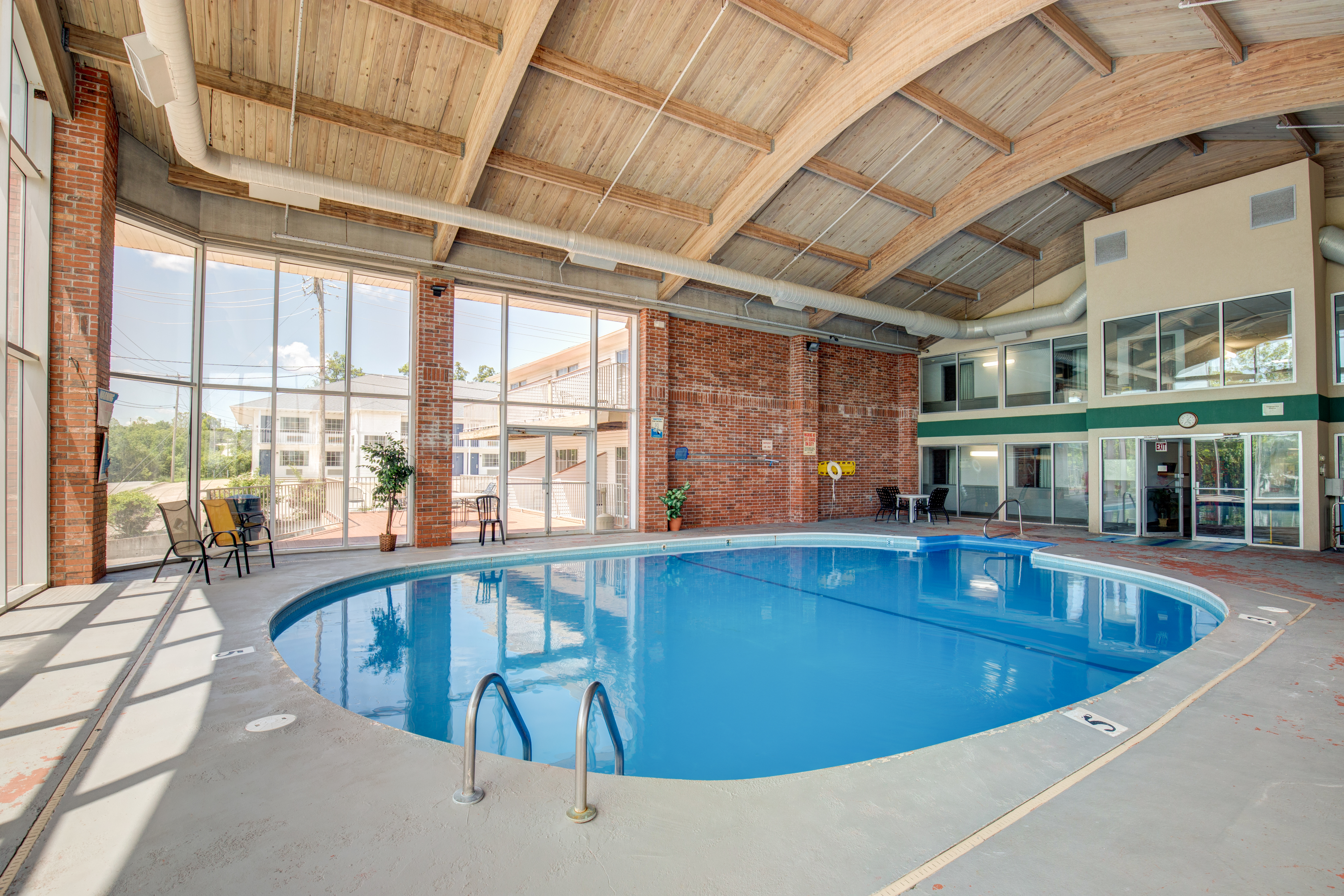 Indoor pool at the Howard Johnson by Wyndham Branson Theatre District in Branson, Missouri