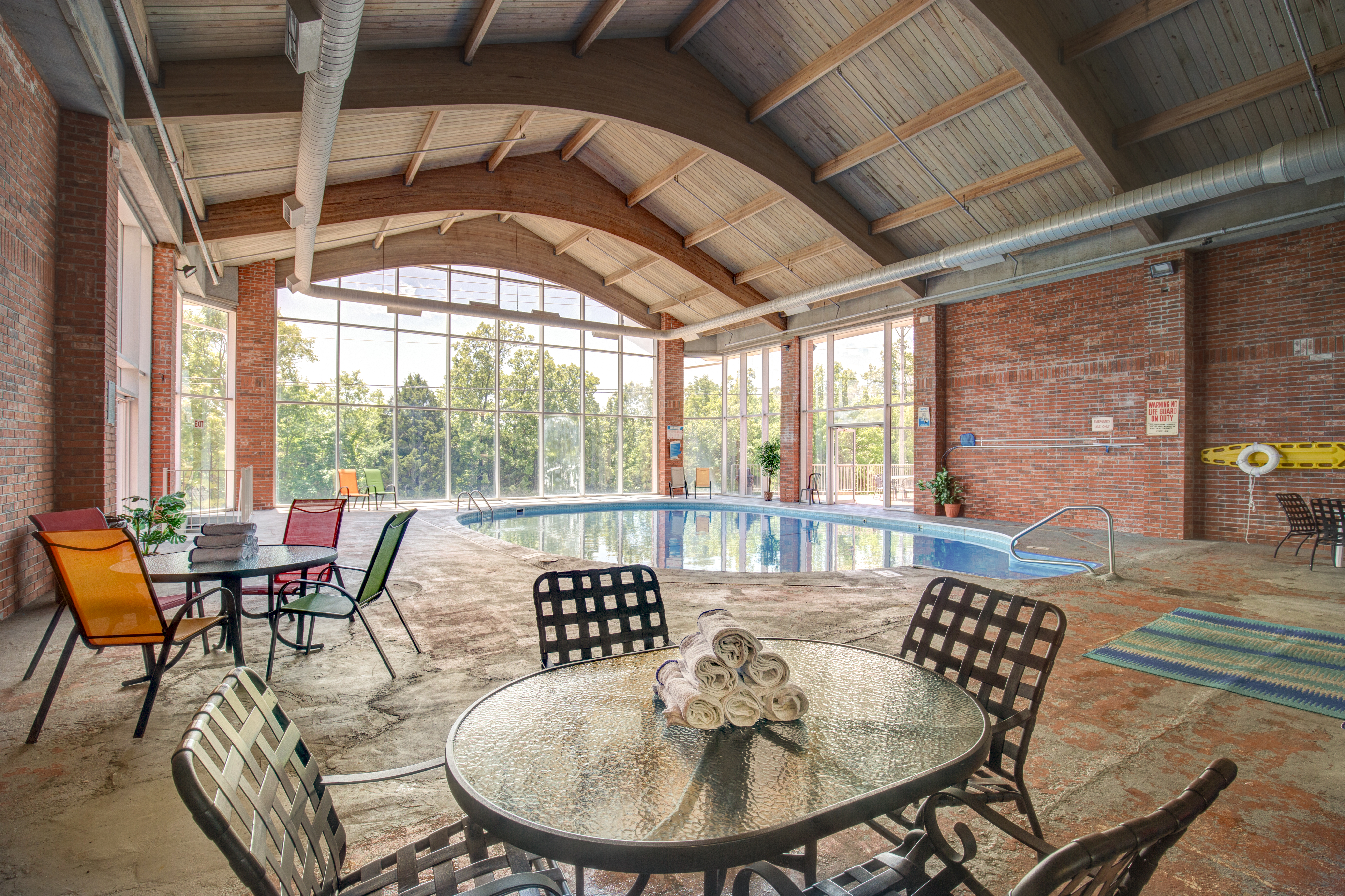 Indoor pool at the Howard Johnson by Wyndham Branson Theatre District in Branson, Missouri