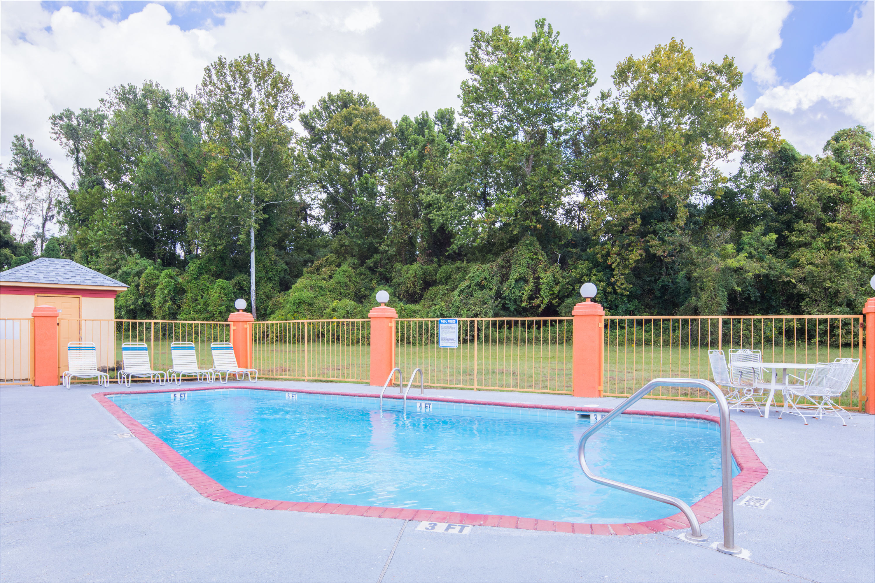 Pool at the Howard Johnson by Wyndham Vicksburg in Vicksburg, Mississippi