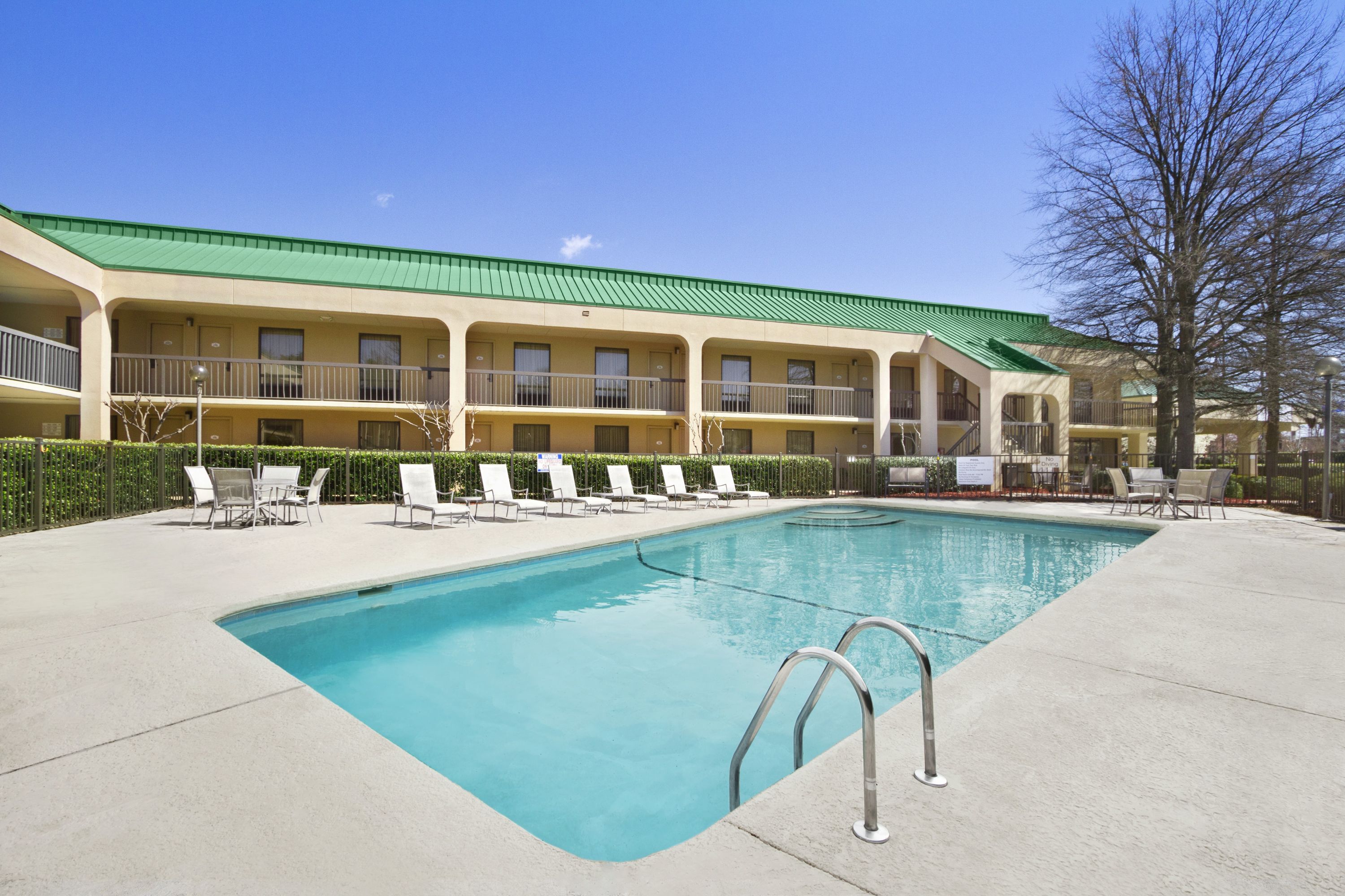 Howard Johnson By Wyndham Greensboro Near The Coliseum