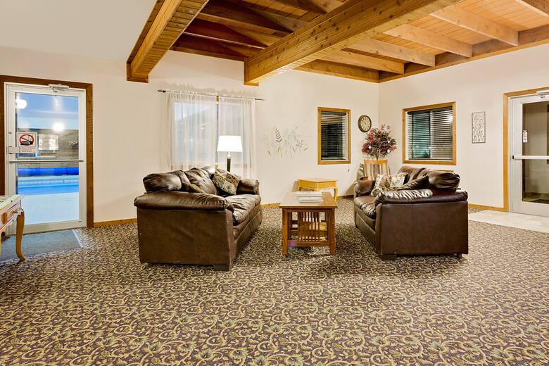 Howard Johnson By Wyndham Gothenburg Hotels Ne 69138 2707 Howard Johnson By Wyndham Gothenburg Hotel Lobby In Nebraska