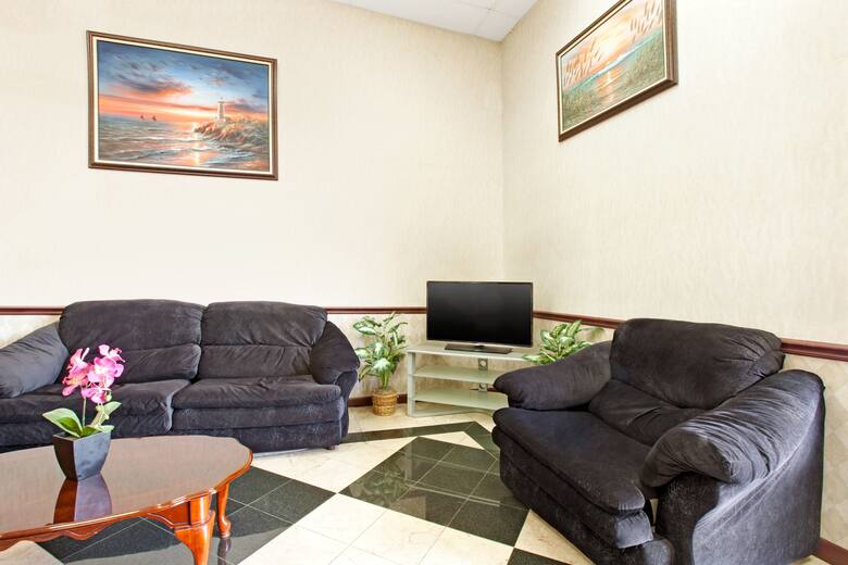 Howard Johnson Express Inn Bellmawr/Philadelphia Area hotel lobby in Bellmawr, New Jersey