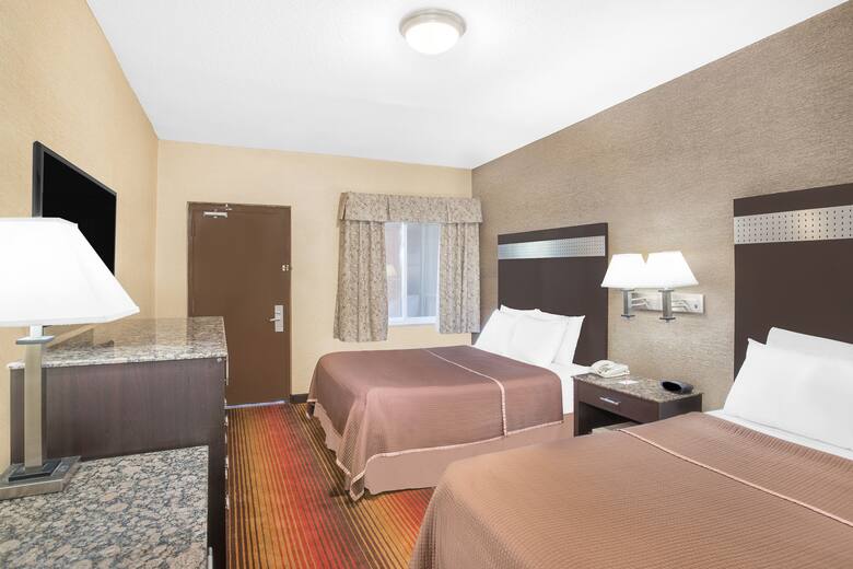 Guest room at the Howard Johnson North Bergen in North Bergen, New Jersey