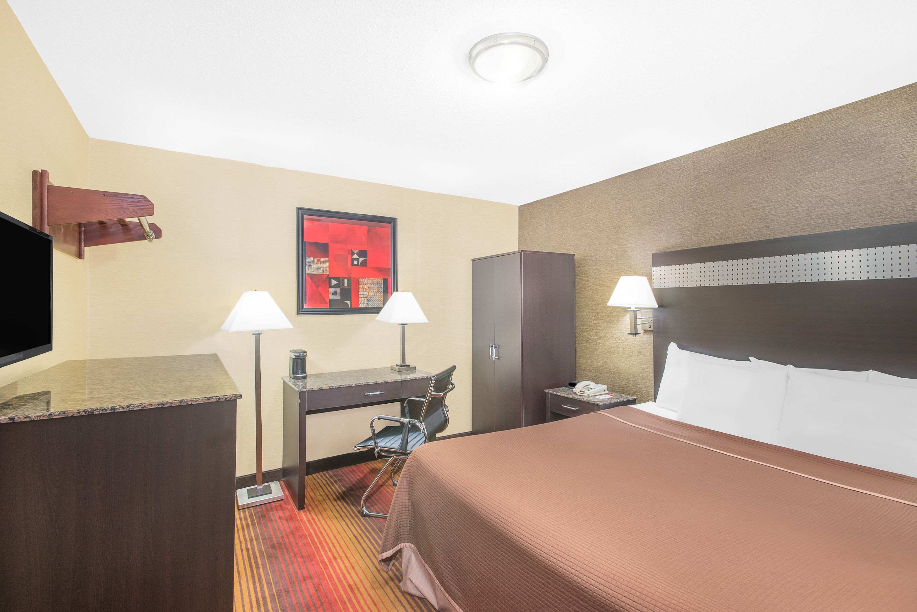 Guest room at the Howard Johnson by Wyndham North Bergen in North Bergen, New Jersey