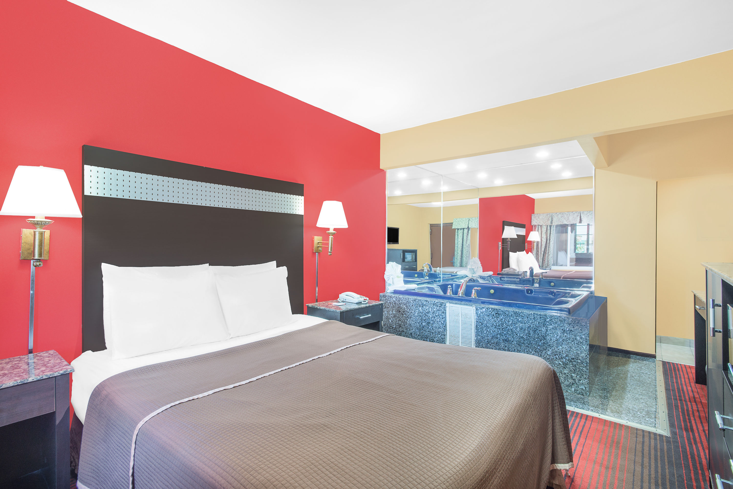 Howard Johnson by Wyndham North Bergen suite in North Bergen, New Jersey