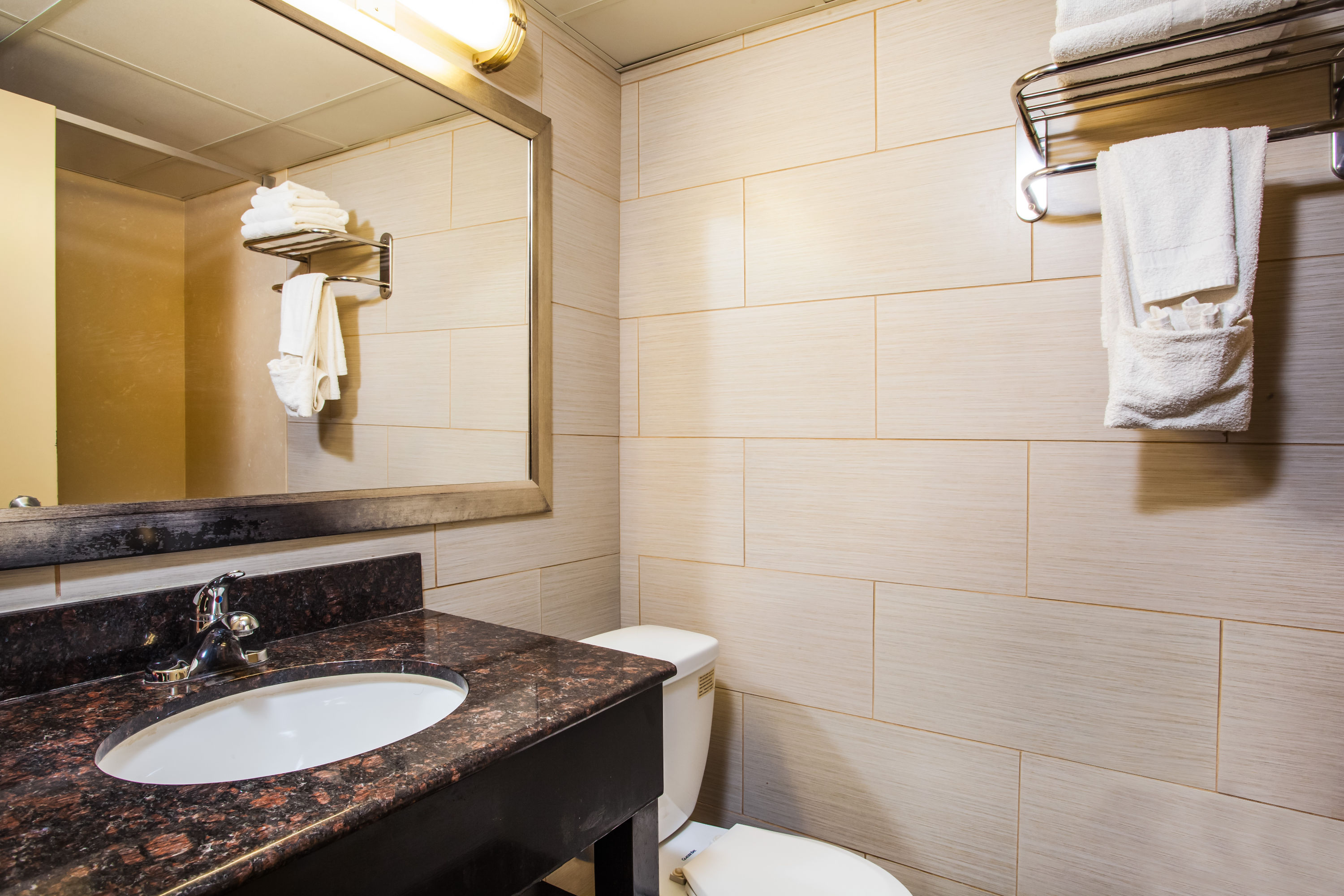 Guest room bath at the Howard Johnson by Wyndham North Plainfield in North Plainfield, New Jersey