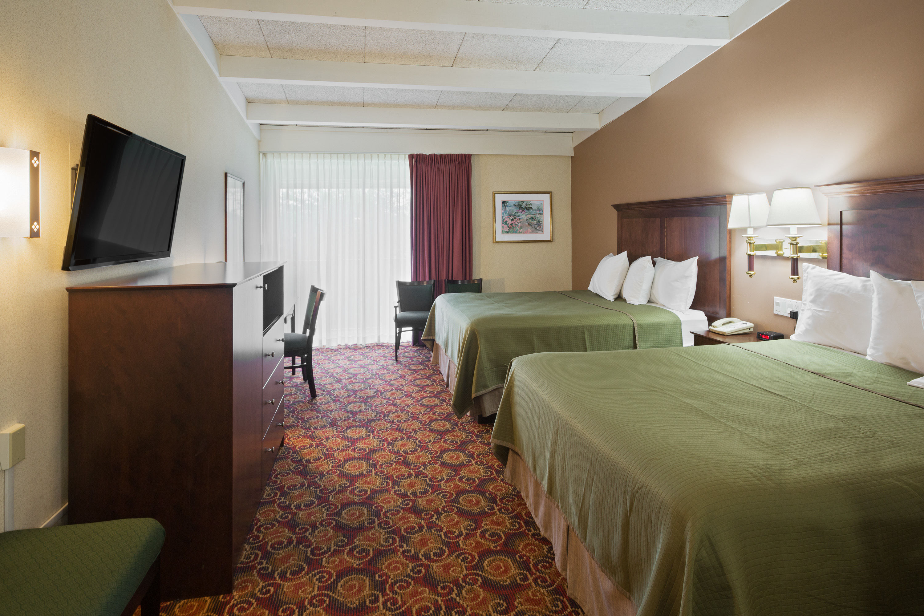 Guest room at the Howard Johnson by Wyndham Toms River in Toms River, New Jersey