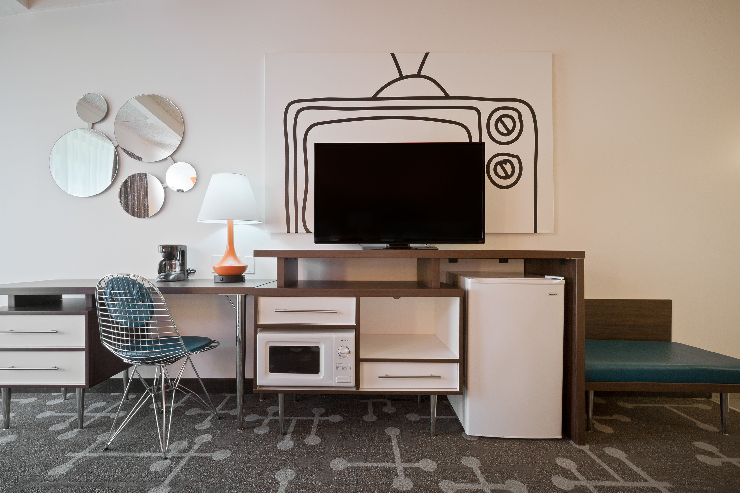 Guest room feature at the Howard Johnson by Wyndham Toms River in Toms River, New Jersey