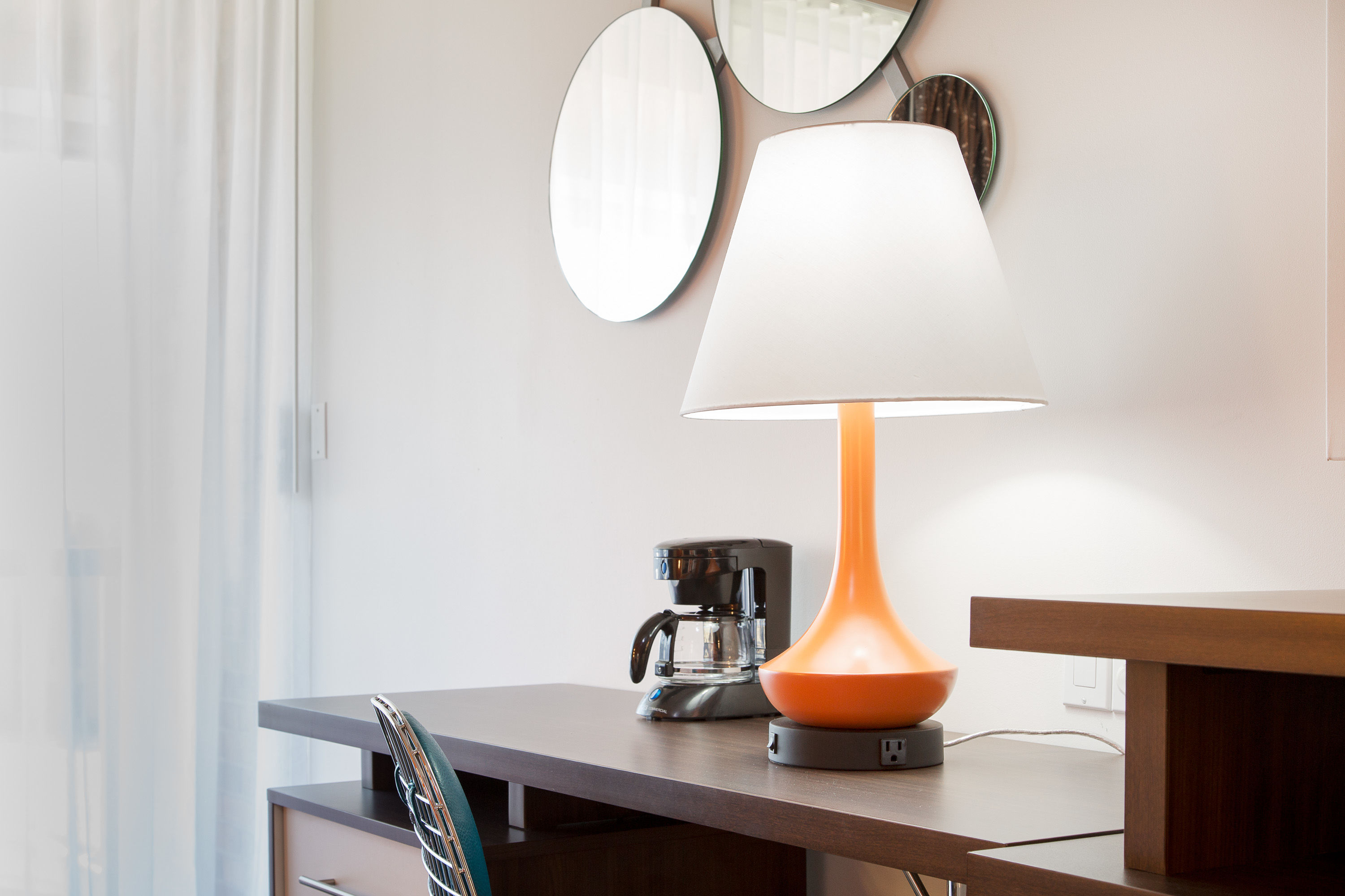 Guest room feature at the Howard Johnson by Wyndham Toms River in Toms River, New Jersey