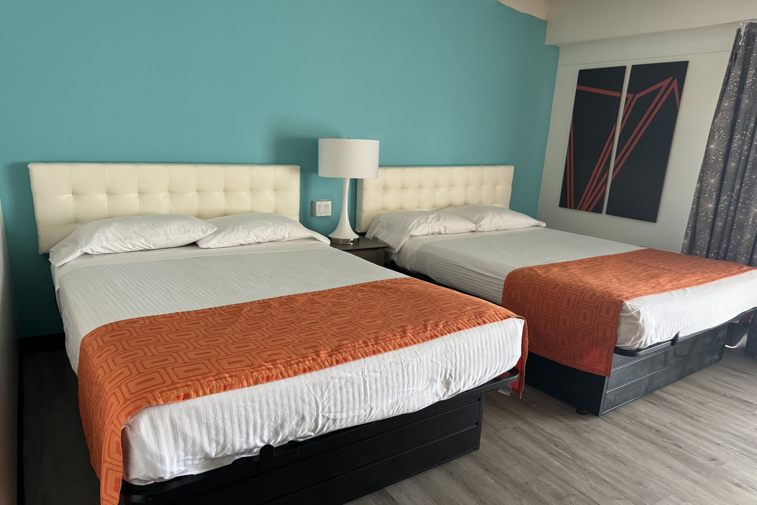 Guest room at the Howard Johnson by Wyndham Toms River in Toms River, New Jersey