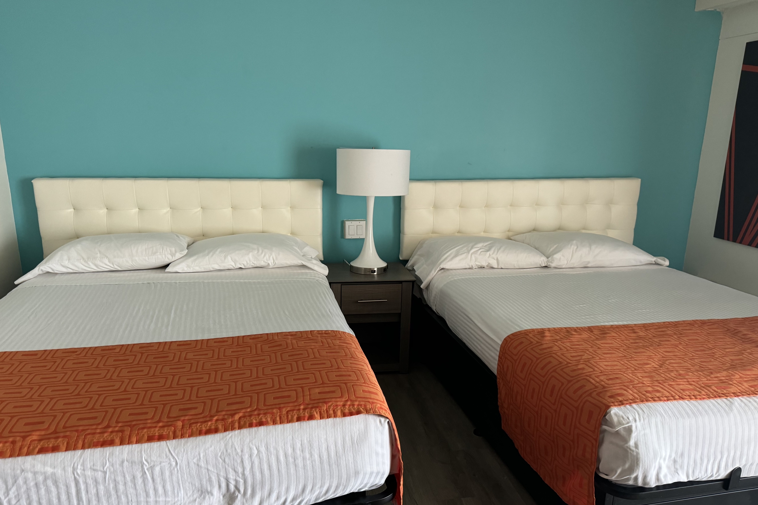 Guest room at the Howard Johnson by Wyndham Toms River in Toms River, New Jersey