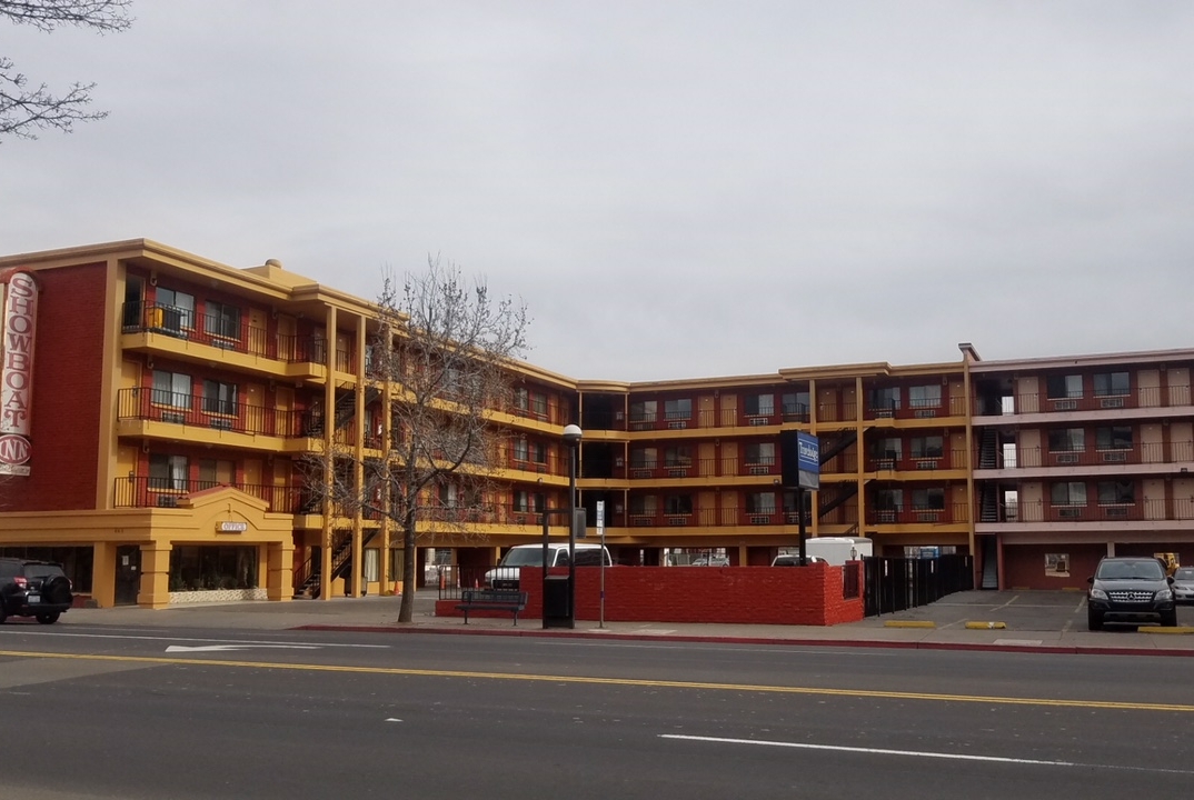 Exterior of Howard Johnson by Wyndham Reno Downtown hotel in Reno, Nevada