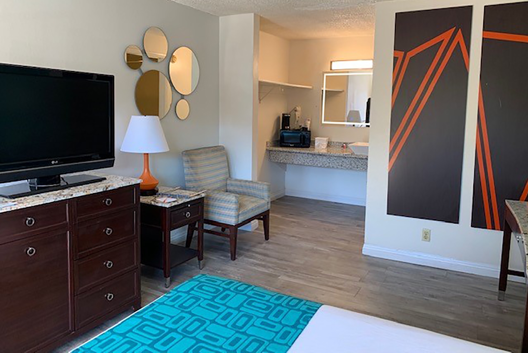 Guest room at the Howard Johnson by Wyndham Reno Downtown in Reno, Nevada