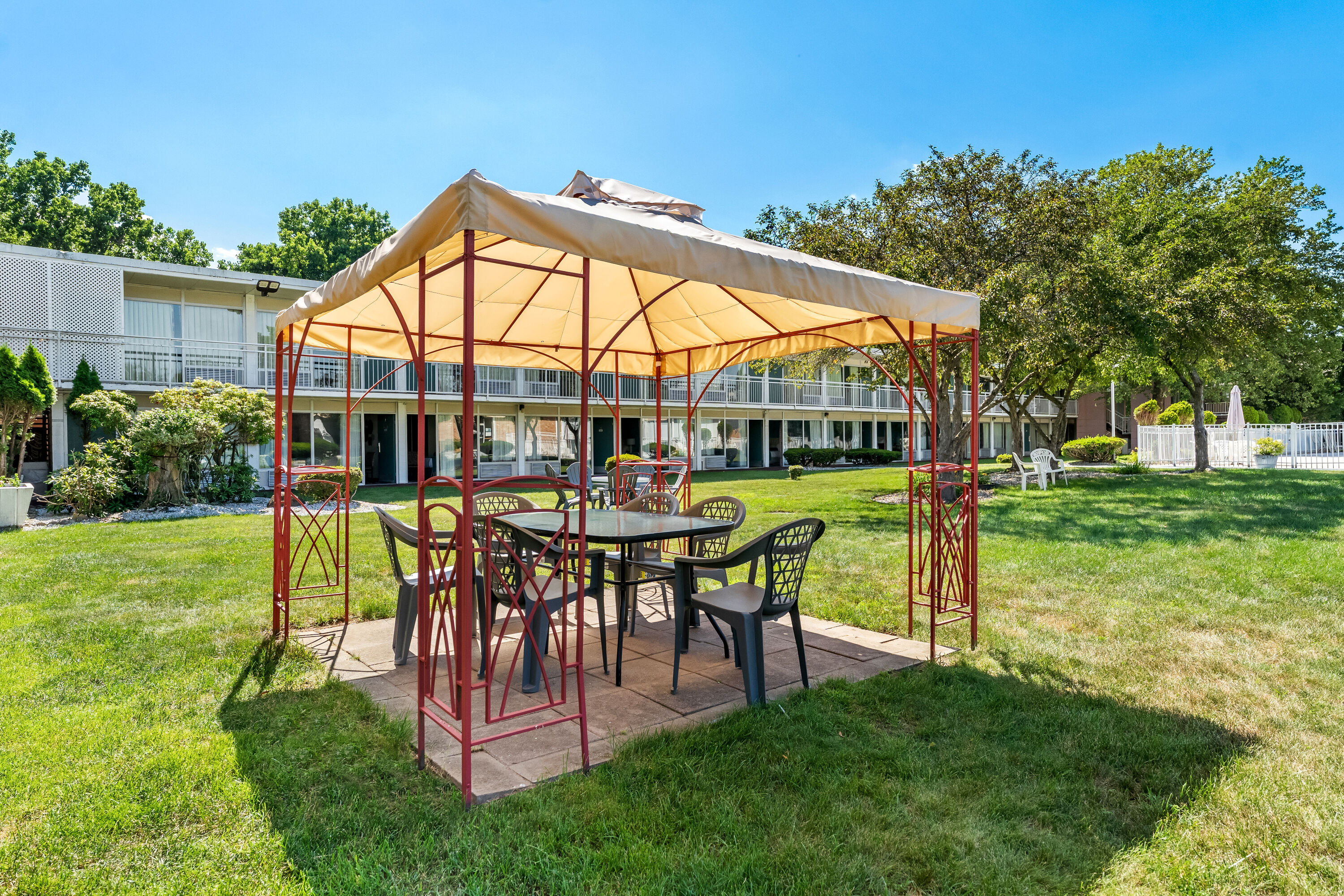 Back Exterior Image of Howard Johnson by Wyndham Albany hotel in Albany, New York