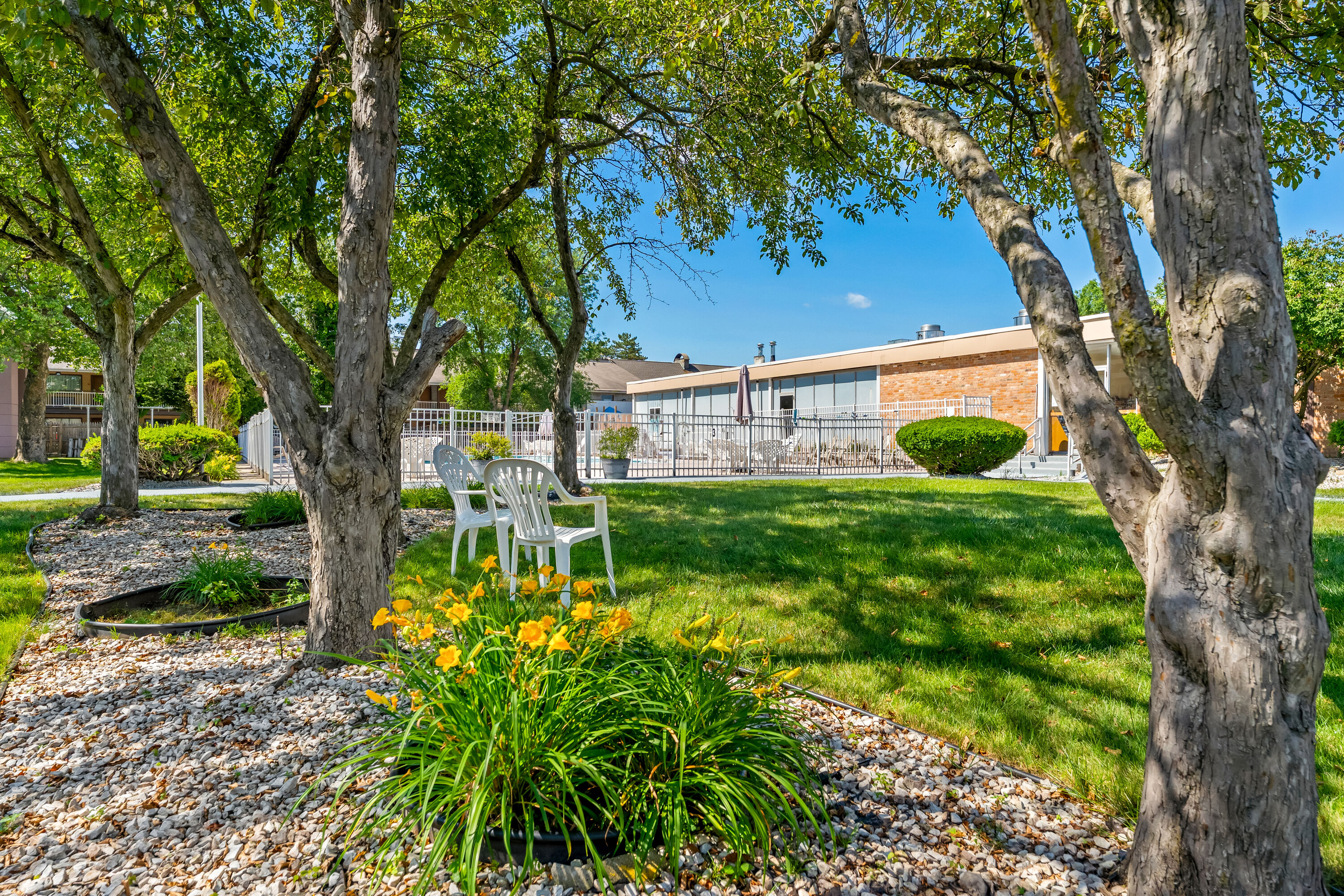 Exterior Day Image of Howard Johnson by Wyndham Albany hotel in Albany, New York