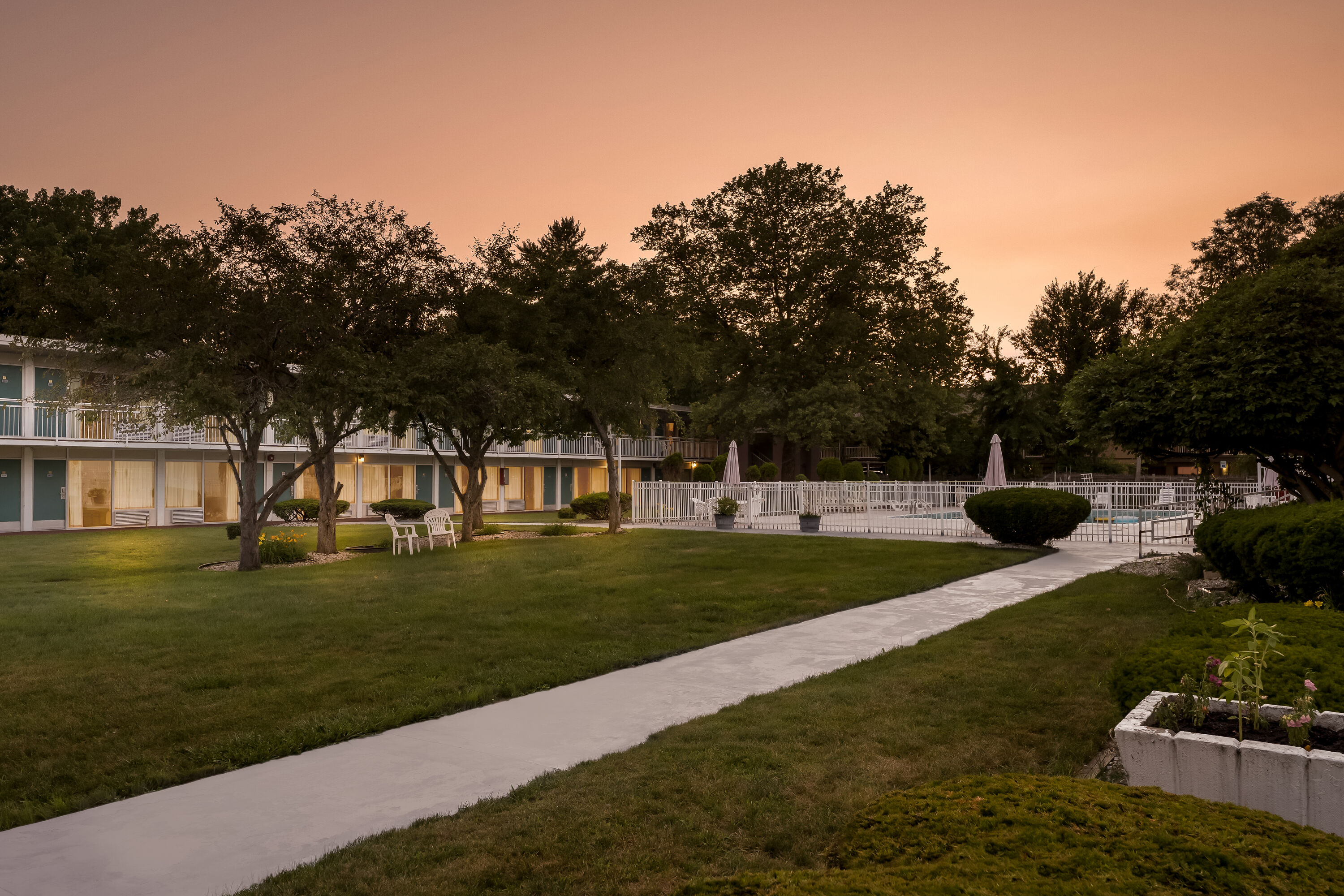 Exterior Night Image of Howard Johnson by Wyndham Albany hotel in Albany, New York