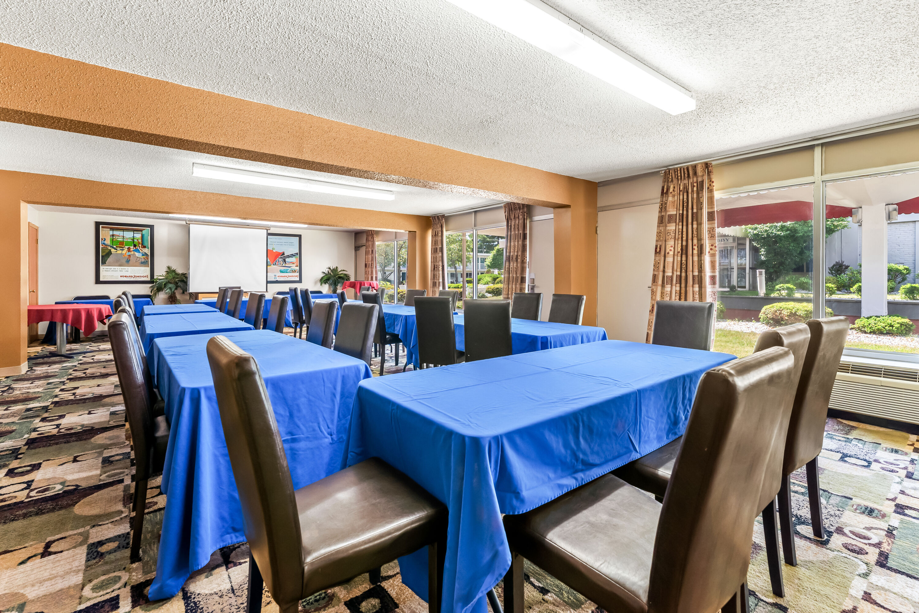 Meeting room at Howard Johnson by Wyndham Albany in Albany, New York
