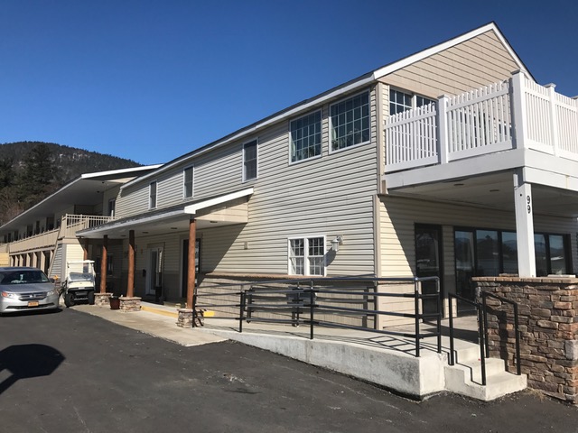 Exterior of Howard Johnson by Wyndham Lake George hotel in Lake George, New York