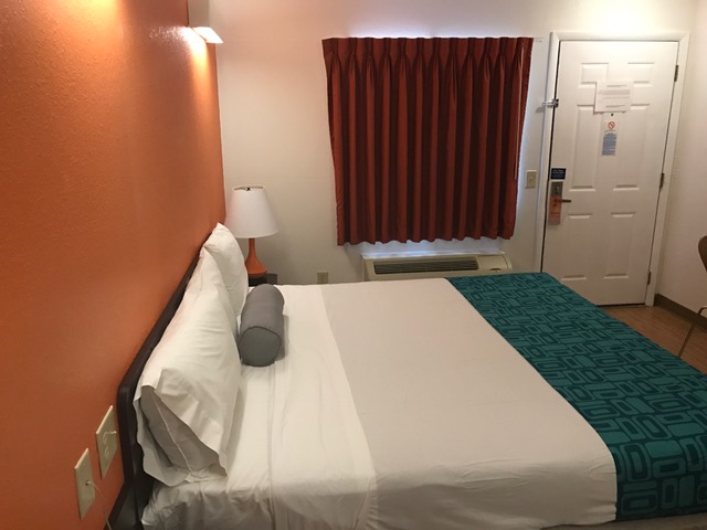 Guest room at the Howard Johnson by Wyndham Lake George in Lake George, New York