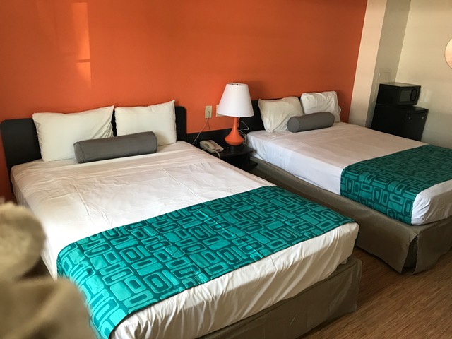 Guest room at the Howard Johnson by Wyndham Lake George in Lake George, New York