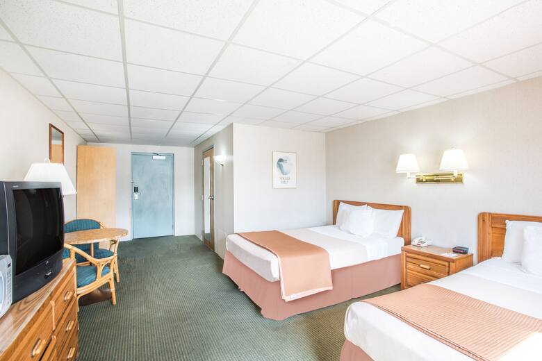 Guest room at the Howard Johnson Closest to the Falls and Casino in Niagara Falls, New York