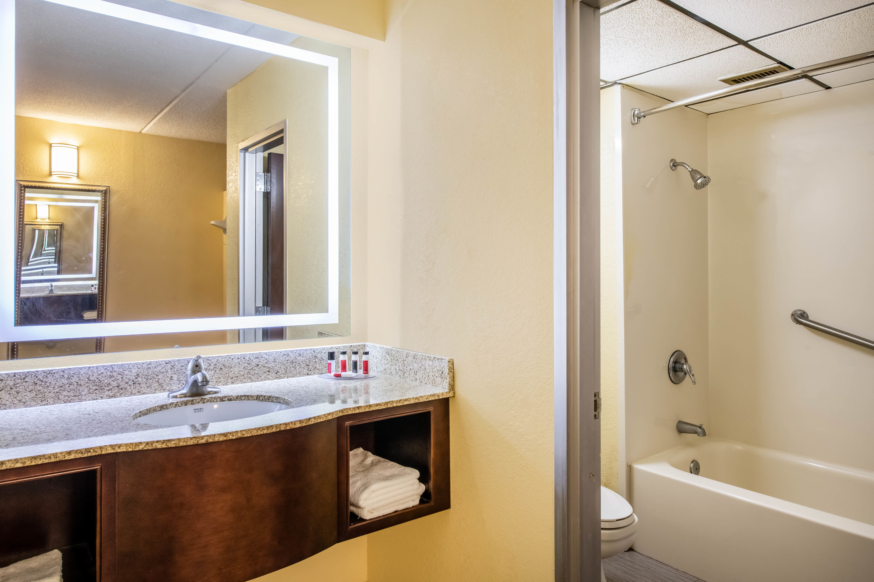 Guest room bath at the Howard Johnson by Wyndham Saugerties in Saugerties, New York