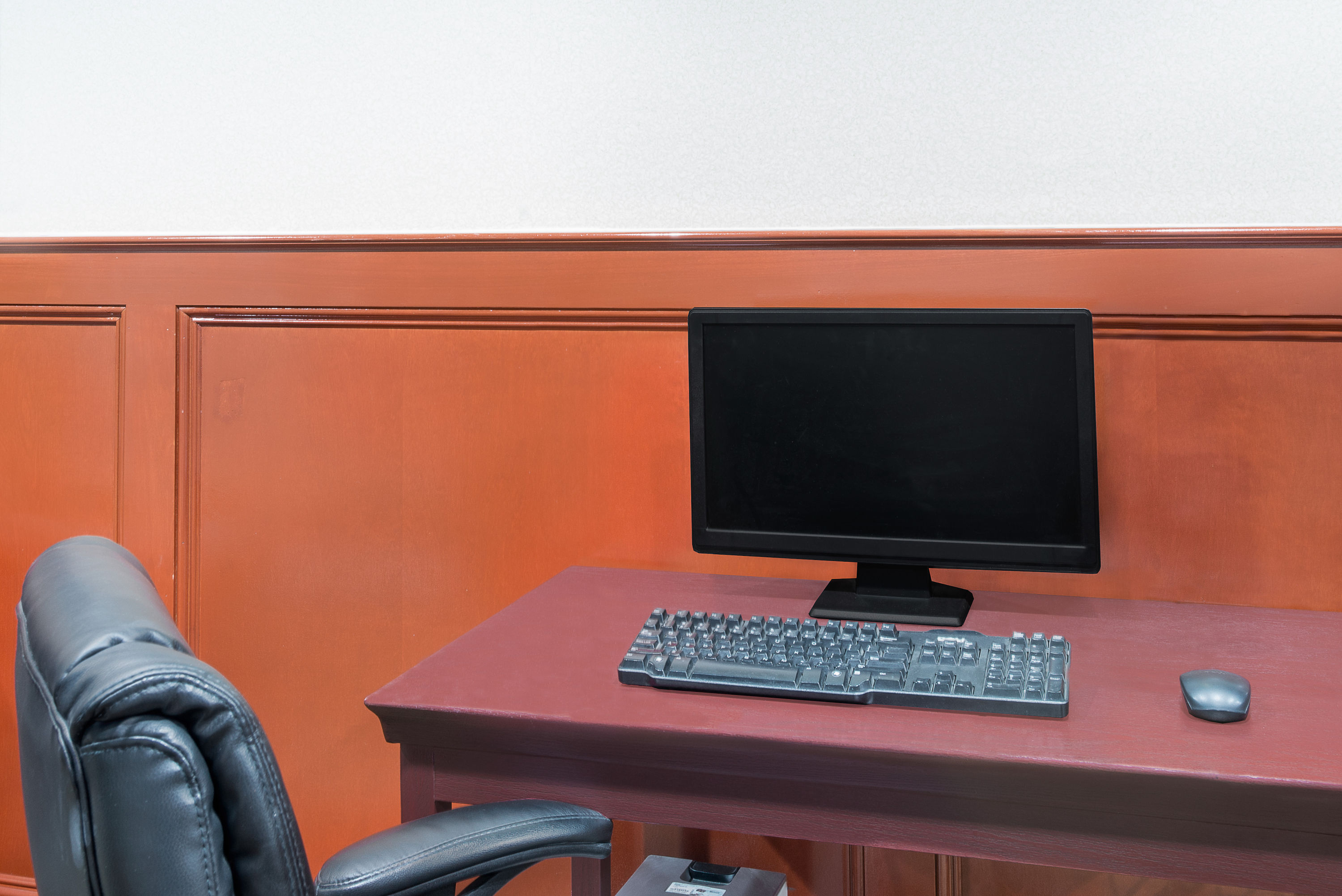 Howard Johnson by Wyndham Saugerties business center in Saugerties, New York