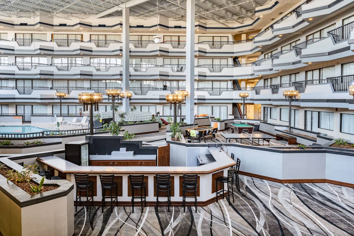 Howard Johnson by Wyndham Lima | Lima, OH Hotels