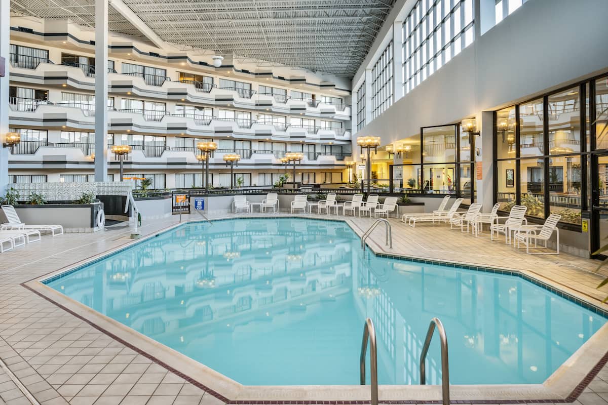 Howard Johnson by Wyndham Lima | Lima, OH Hotels