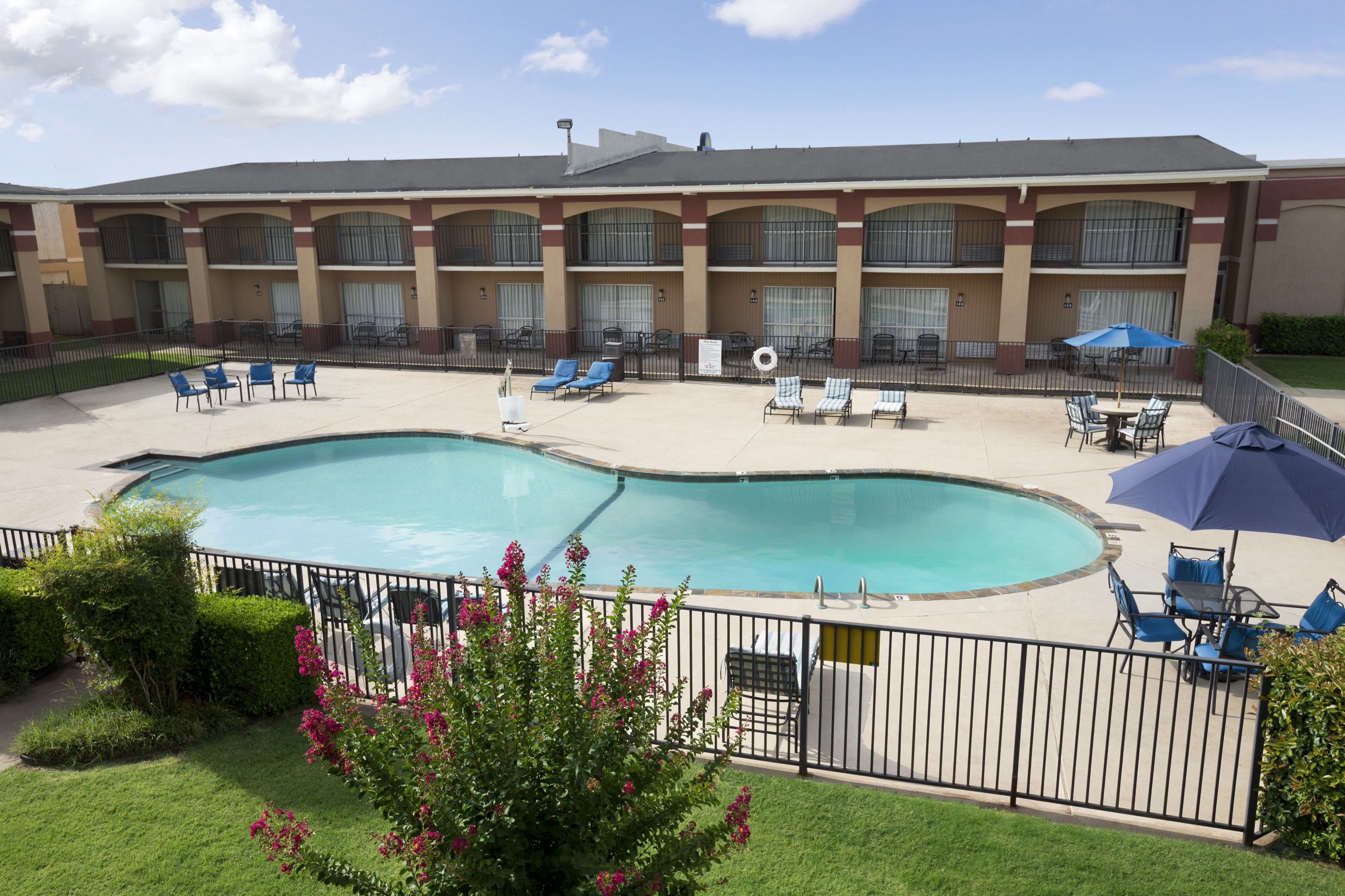 HOWARD JOHNSON BY WYNDHAM AIRPORT FLORIDA MALL $54 ($̶8̶0̶