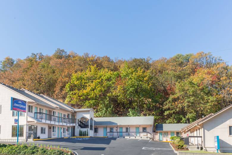 Howard Johnson Express Inn Roseburg Hotels Or 97470 Exterior Of Howard Johnson Express Inn Roseburg Hotel In Oregon