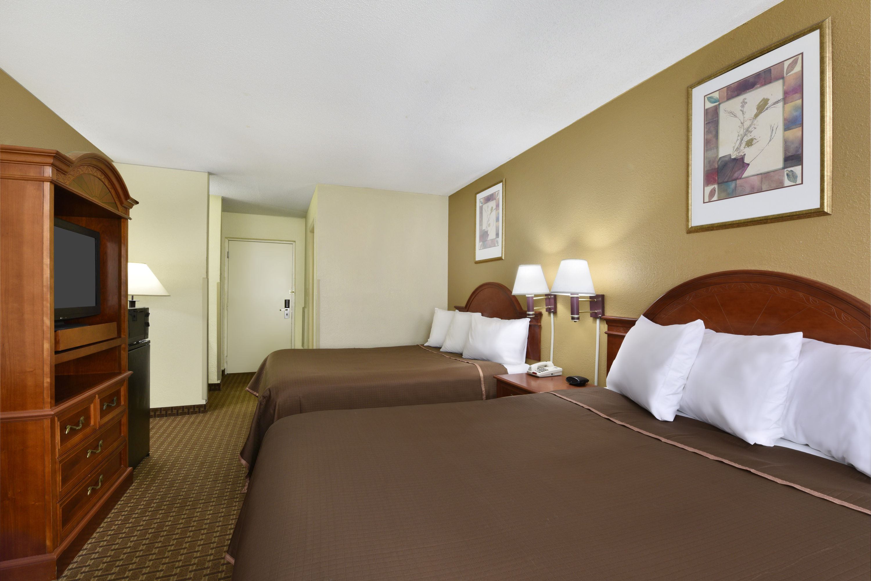 Guest room at the Howard Johnson by Wyndham Allentown Dorney Hotel & Suites in Allentown, Pennsylvania