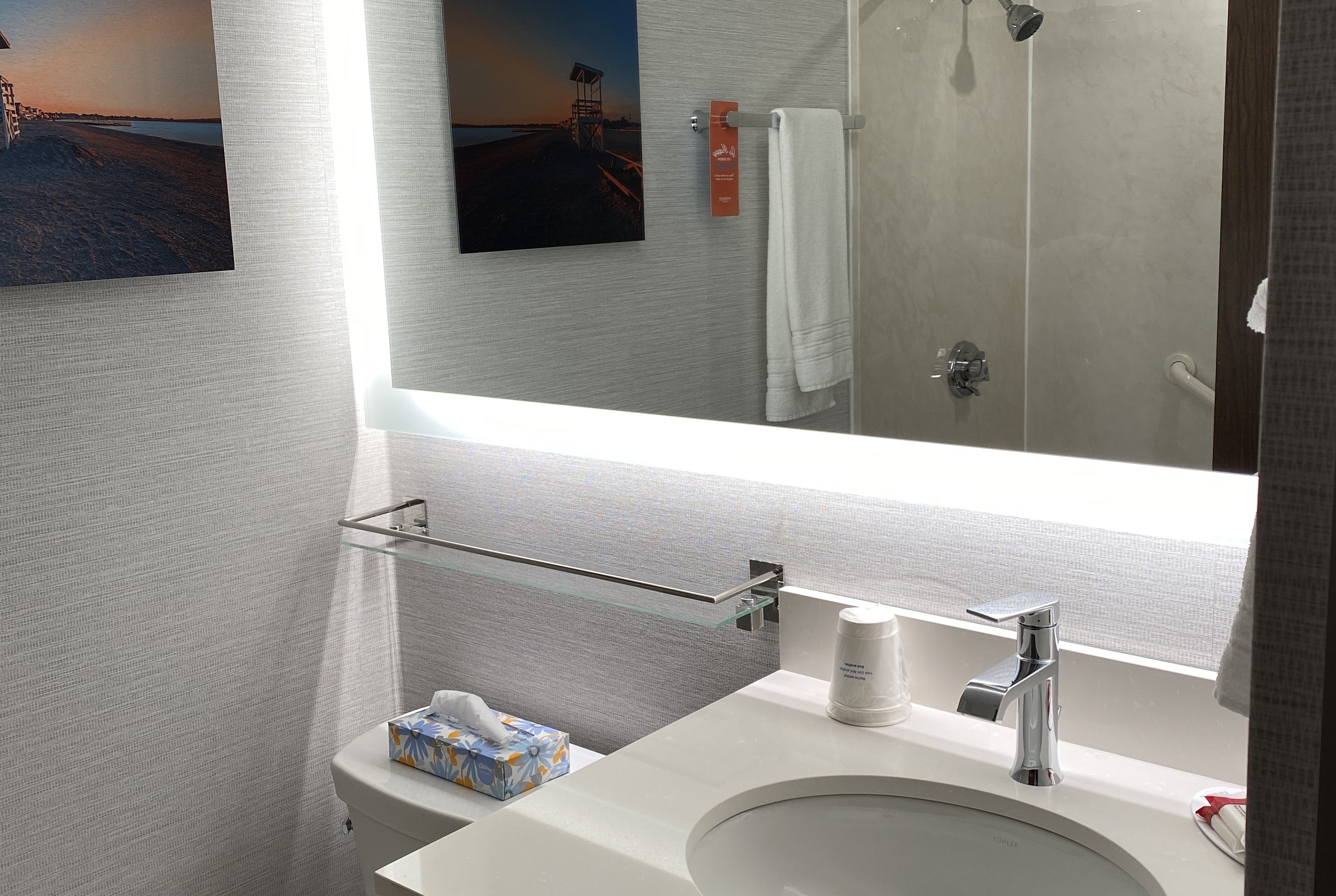 Guest room bath at the Howard Johnson by Wyndham Middletown Newport Area in Middletown, Rhode Island