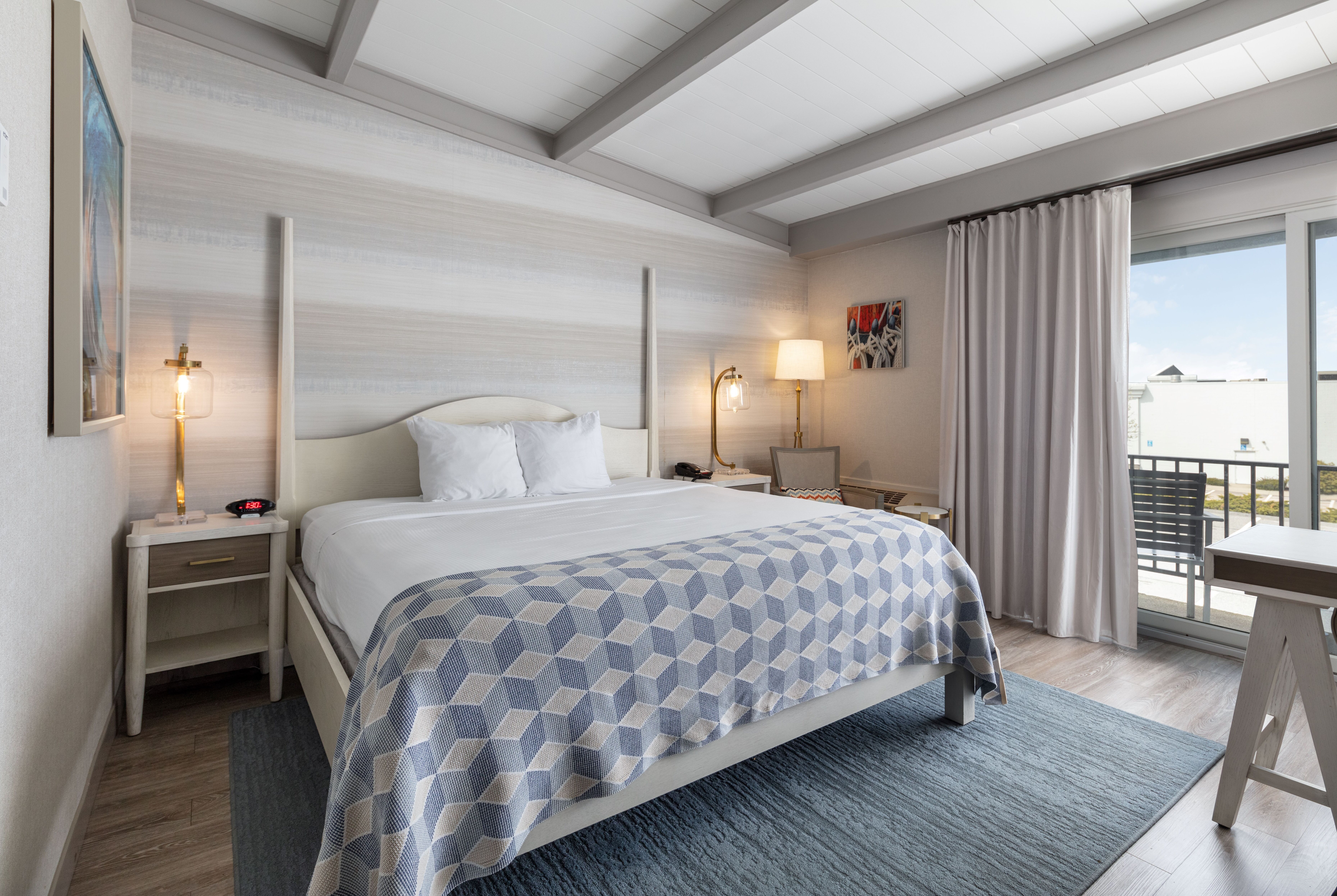 Guest room at the Howard Johnson by Wyndham Middletown Newport Area in Middletown, Rhode Island