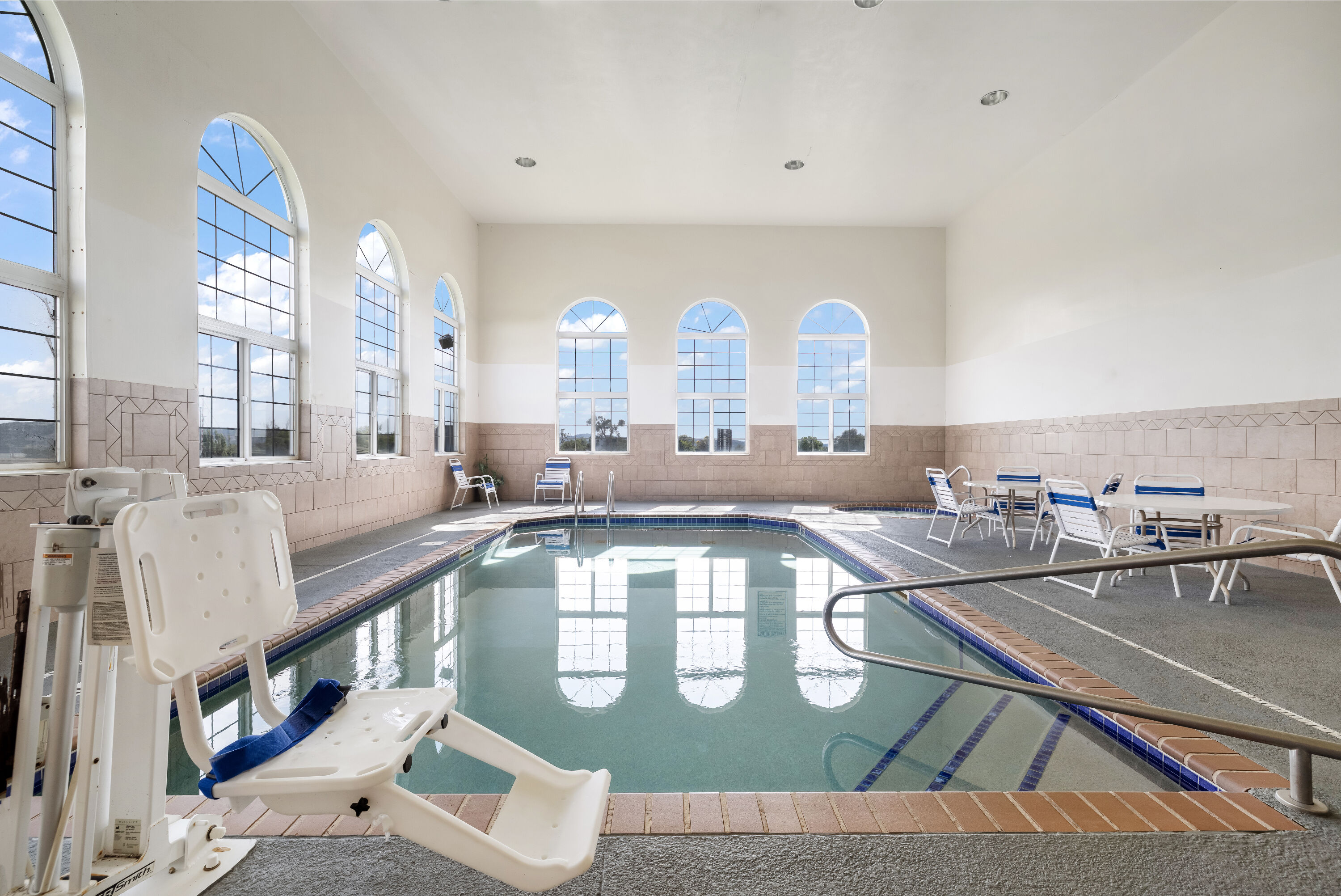 Indoor pool at the Howard Johnson by Wyndham Oacoma Hotel & Suites in Oacoma, South Dakota