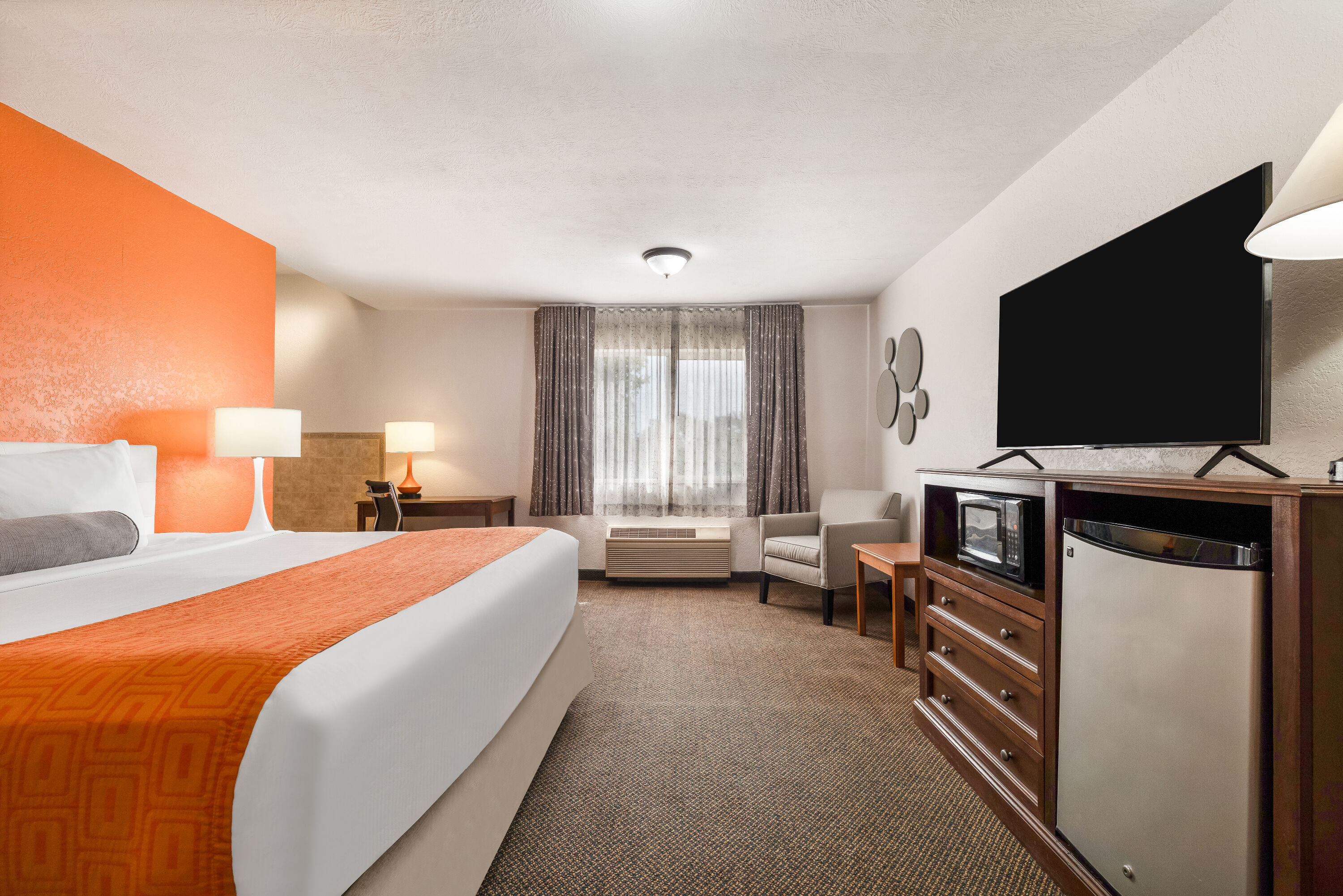 Howard Johnson by Wyndham Oacoma Hotel & Suites suite in Oacoma, South Dakota