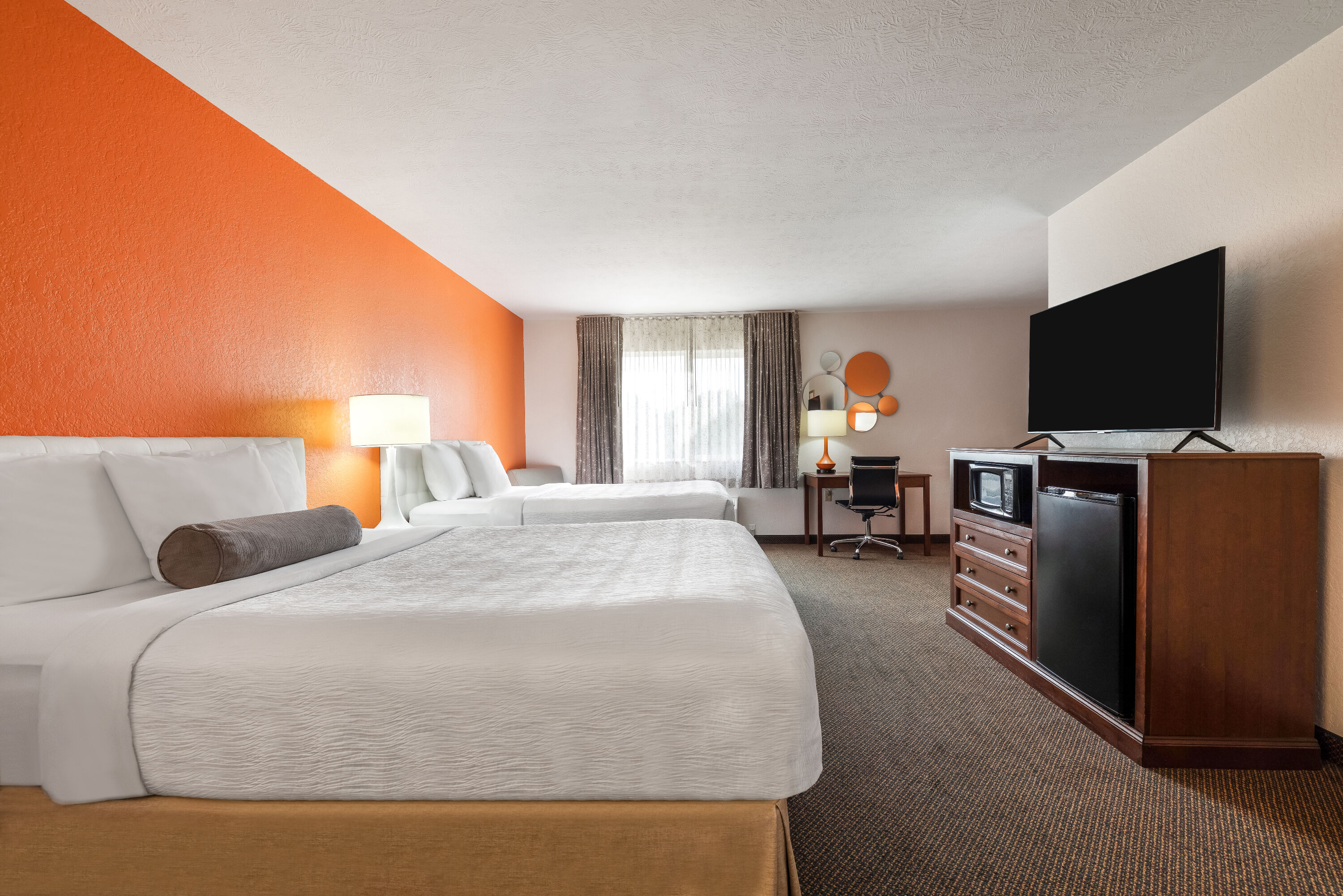 Howard Johnson by Wyndham Oacoma Hotel & Suites suite in Oacoma, South Dakota
