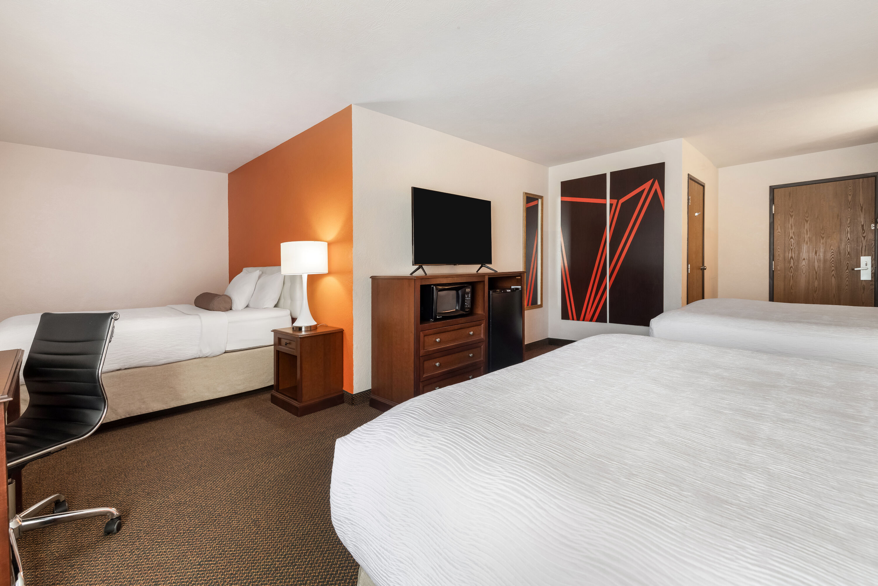 Howard Johnson by Wyndham Oacoma Hotel & Suites suite in Oacoma, South Dakota