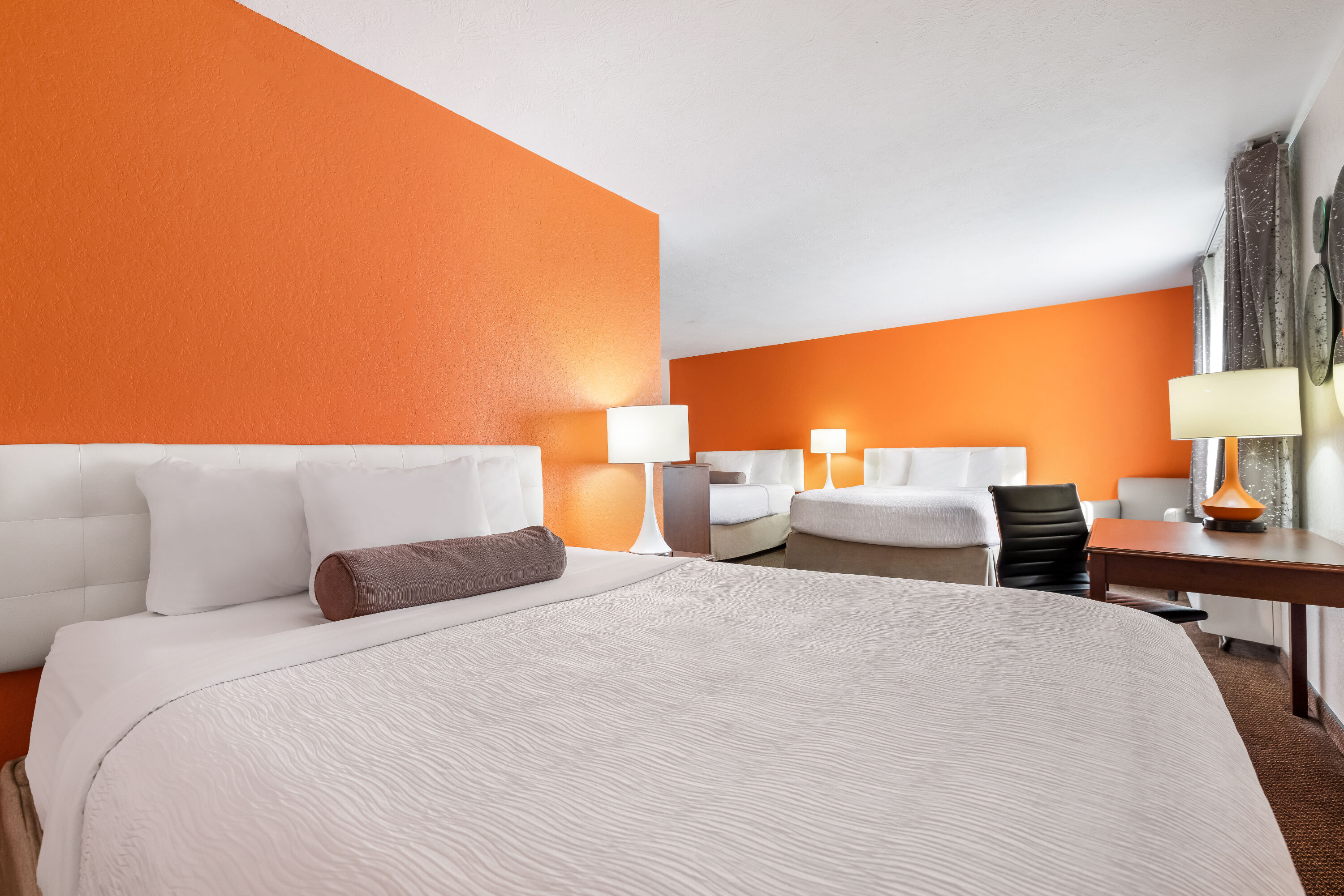 Howard Johnson by Wyndham Oacoma Hotel & Suites suite in Oacoma, South Dakota