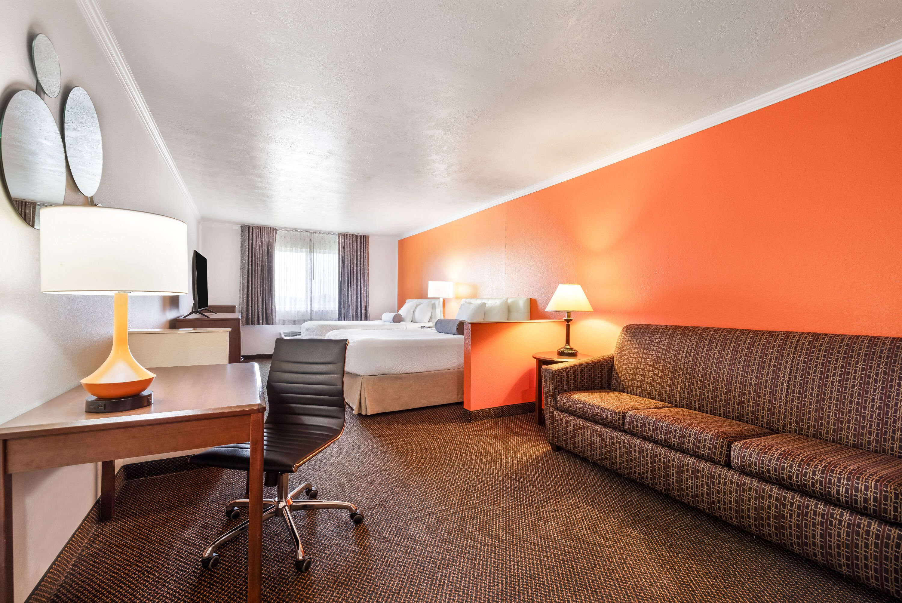 Howard Johnson by Wyndham Oacoma Hotel & Suites suite in Oacoma, South Dakota