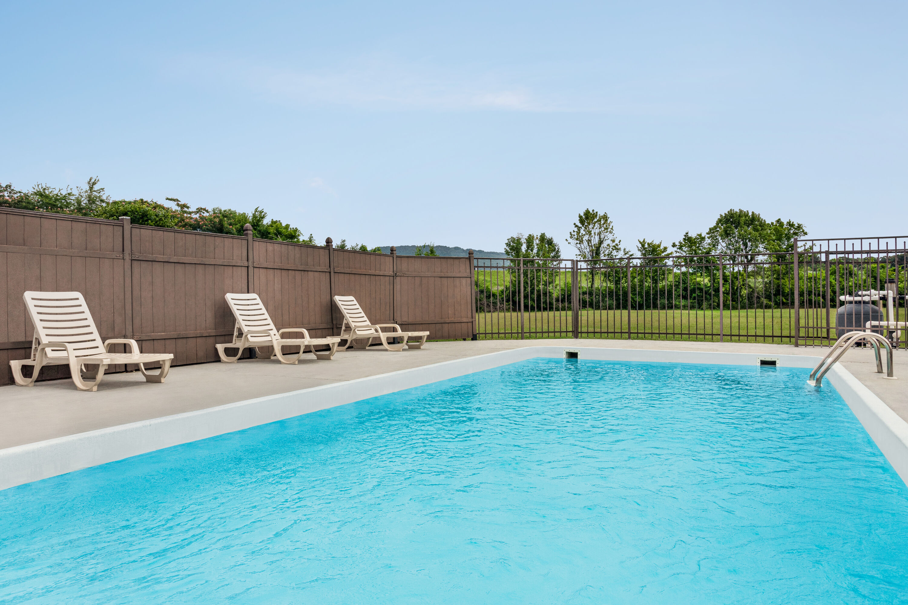 Family pool at the Howard Johnson by Wyndham Chattanooga Lookout Mountain I-24 in Chattanooga, Tennessee
