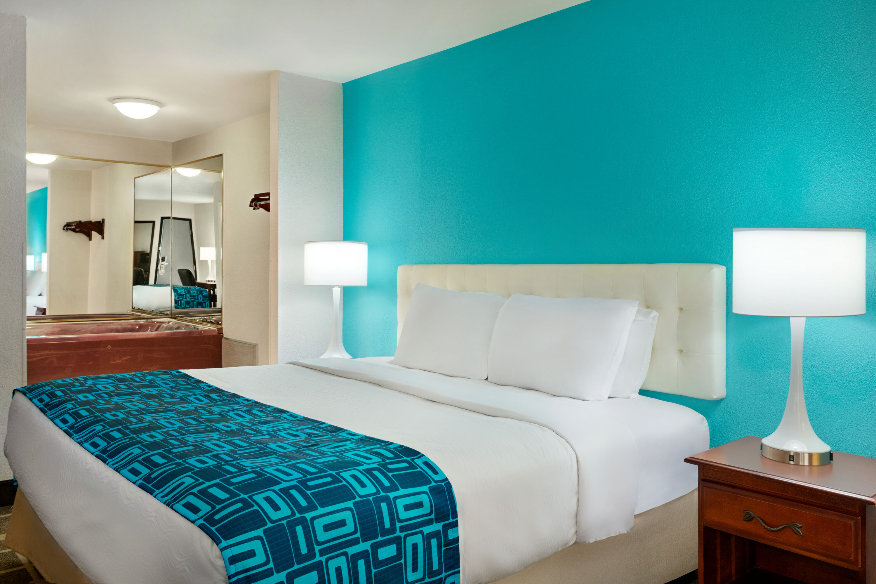 Howard Johnson by Wyndham Chattanooga Lookout Mountain I-24 hot tub suite in Chattanooga, Tennessee