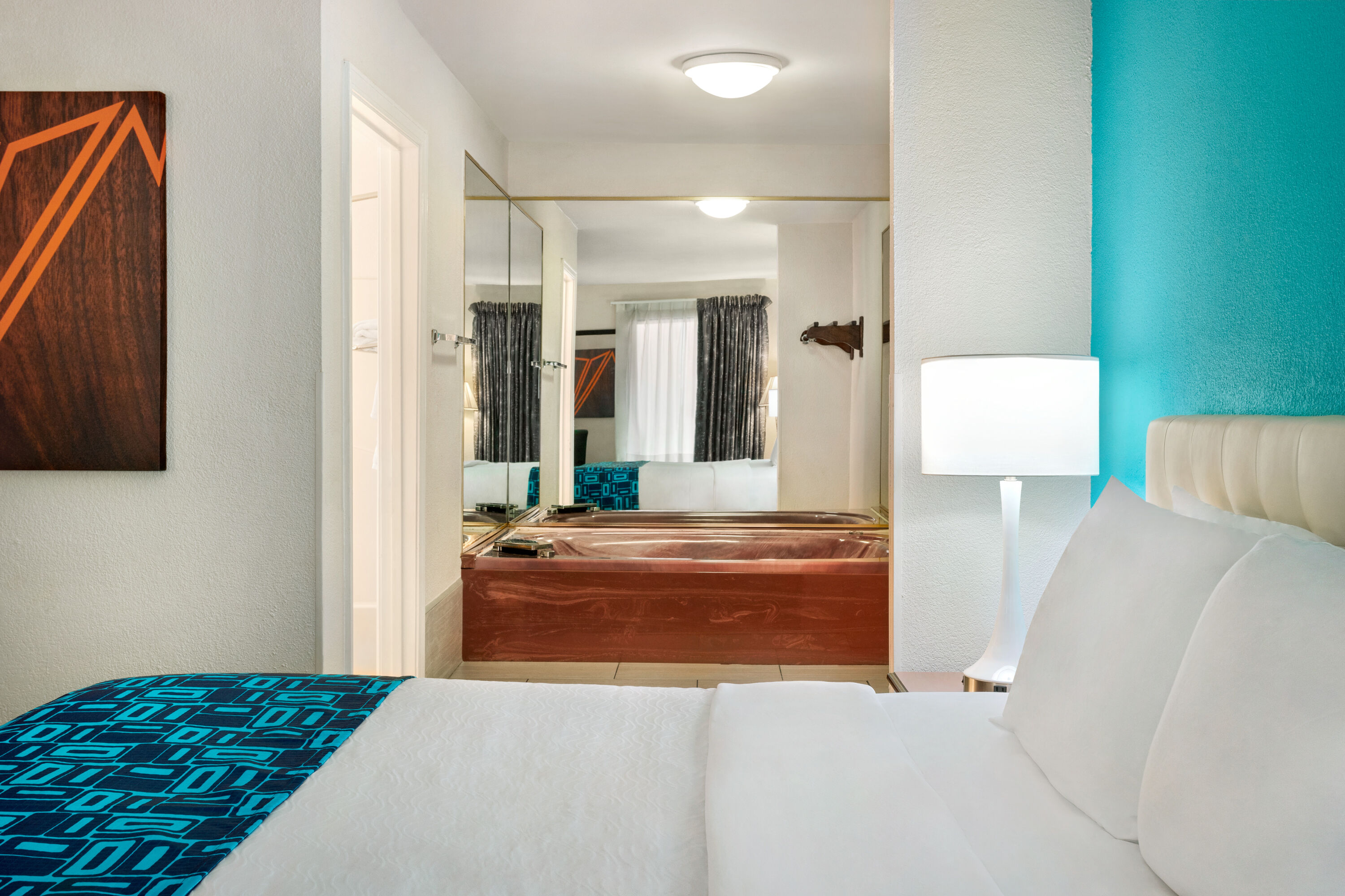 Howard Johnson by Wyndham Chattanooga Lookout Mountain I-24 hot tub suite in Chattanooga, Tennessee