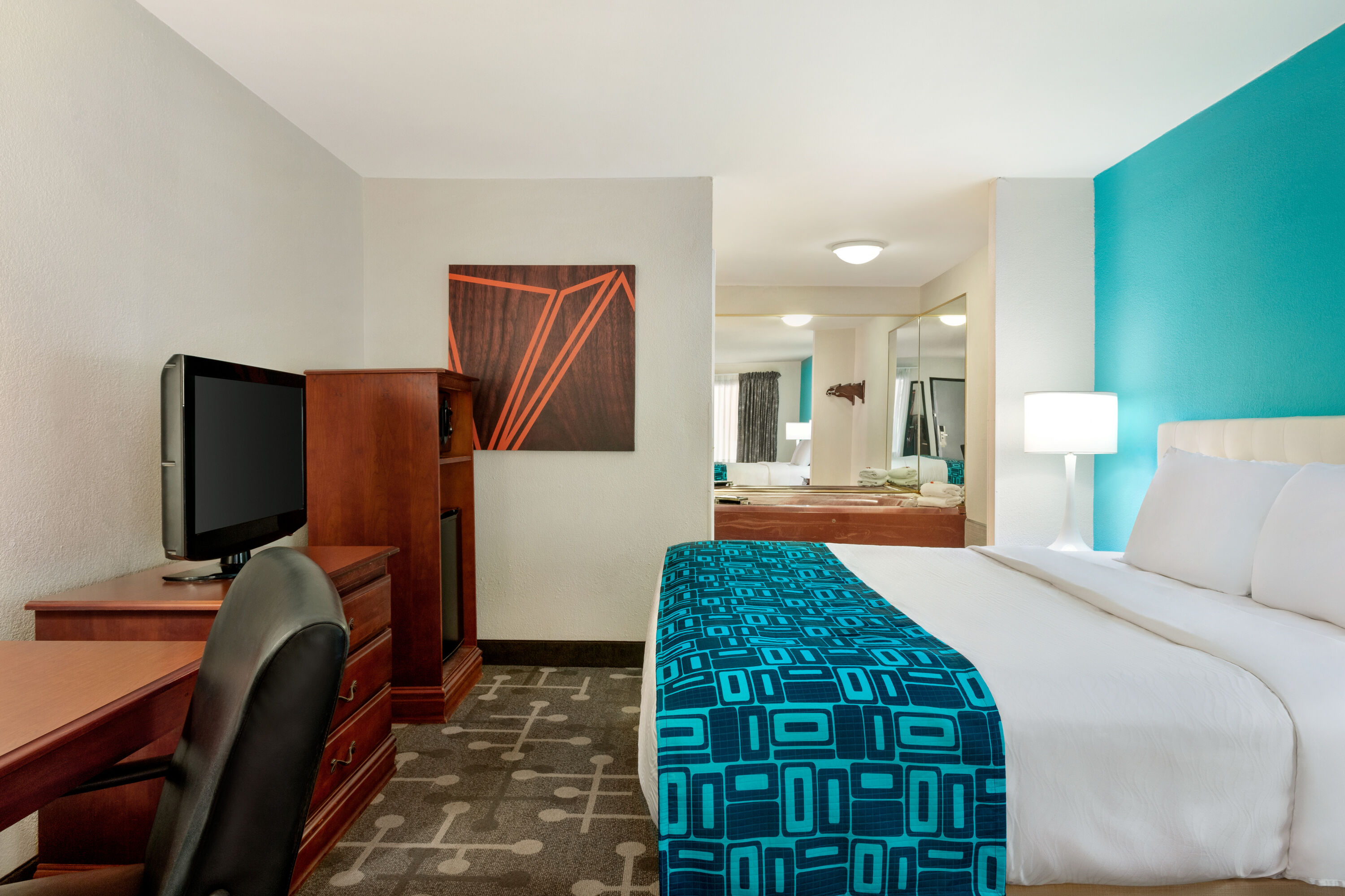 Howard Johnson by Wyndham Chattanooga Lookout Mountain I-24 hot tub suite in Chattanooga, Tennessee